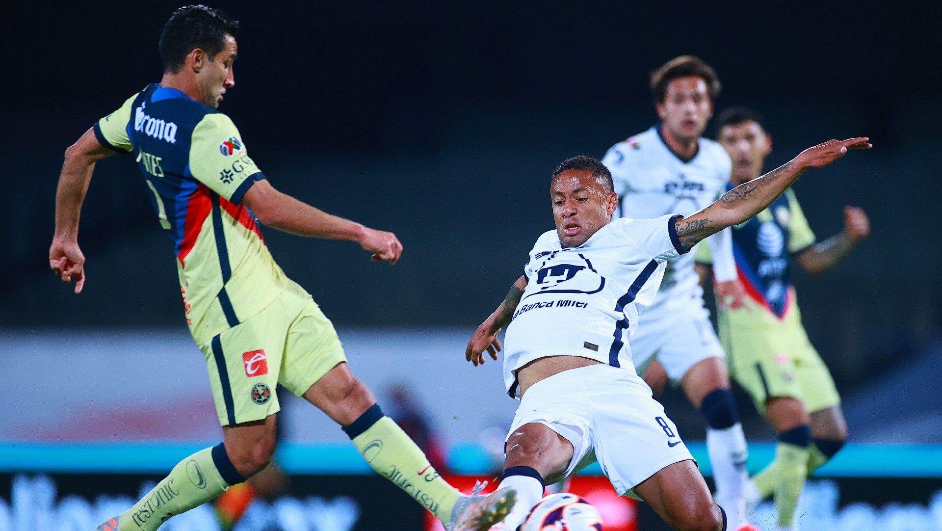 Pumas América Gabriel Torres Luis Fuentes