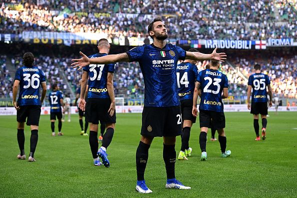 Calhanoglu vs Genoa - 01