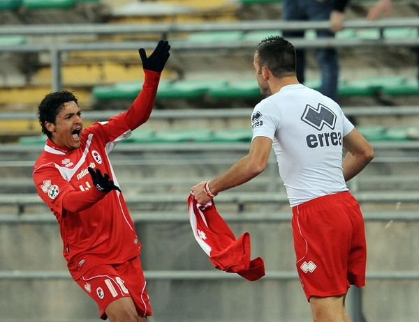 Accadde Oggi, 18 Febbraio 2001 La prodezza di Del Piero Bari - Juventus 0-1 (81' Del Piero), 19^ giornata di Serie A BARI: Gillet; Innocenti (76' Sibilano), De Rosa (63' Madsen), Neqrouz Accadde Oggi, 18 Febbraio 2001 La prodezza di Del Piero Bari - Juventus 0-1 (81' Del Piero), 19^ giornata di Serie A BARI: Gillet; Innocenti (76' Sibilano), De Rosa (63' Madsen), Neqrouz