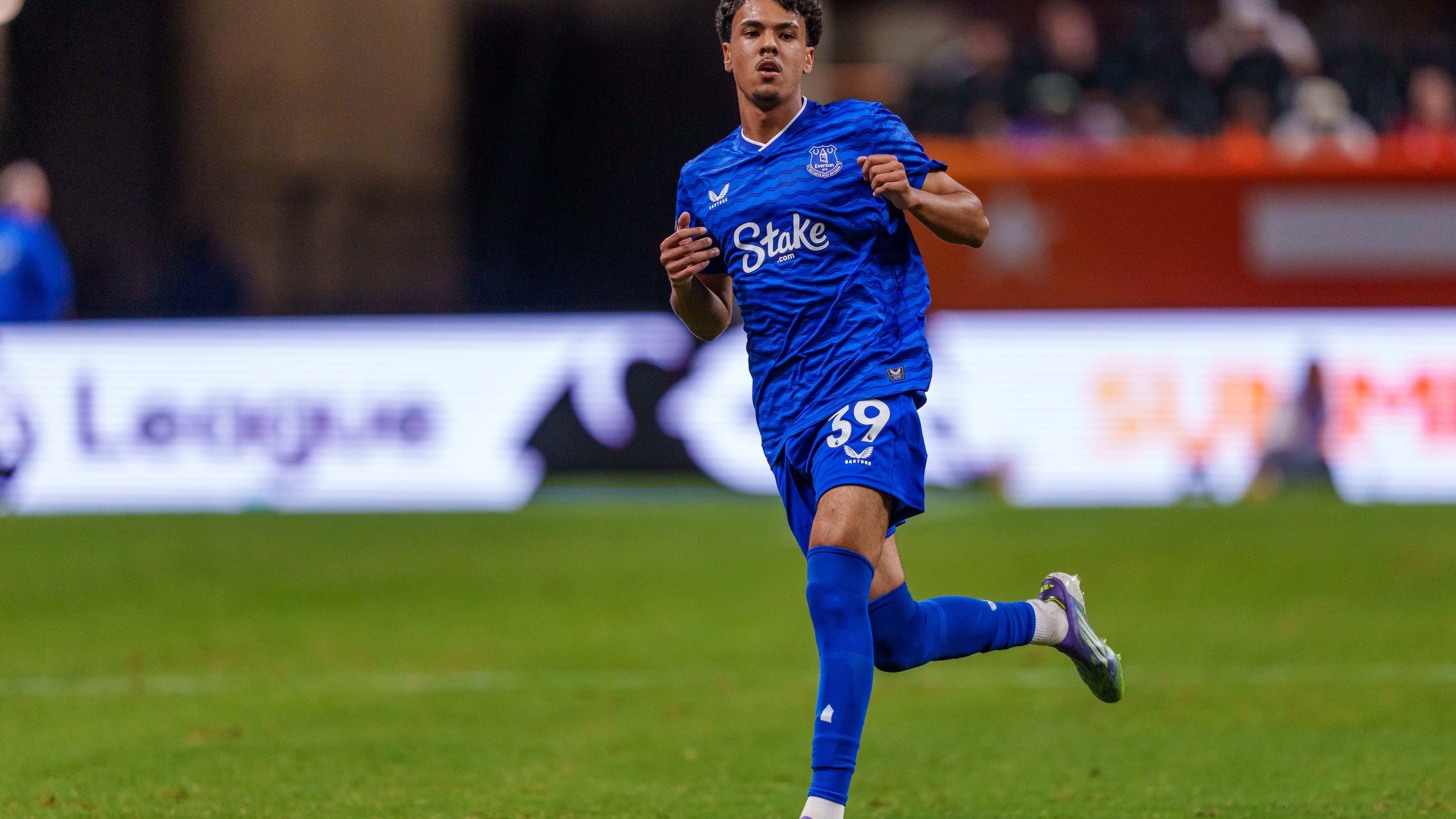 Adam Aznou Everton 2025-26