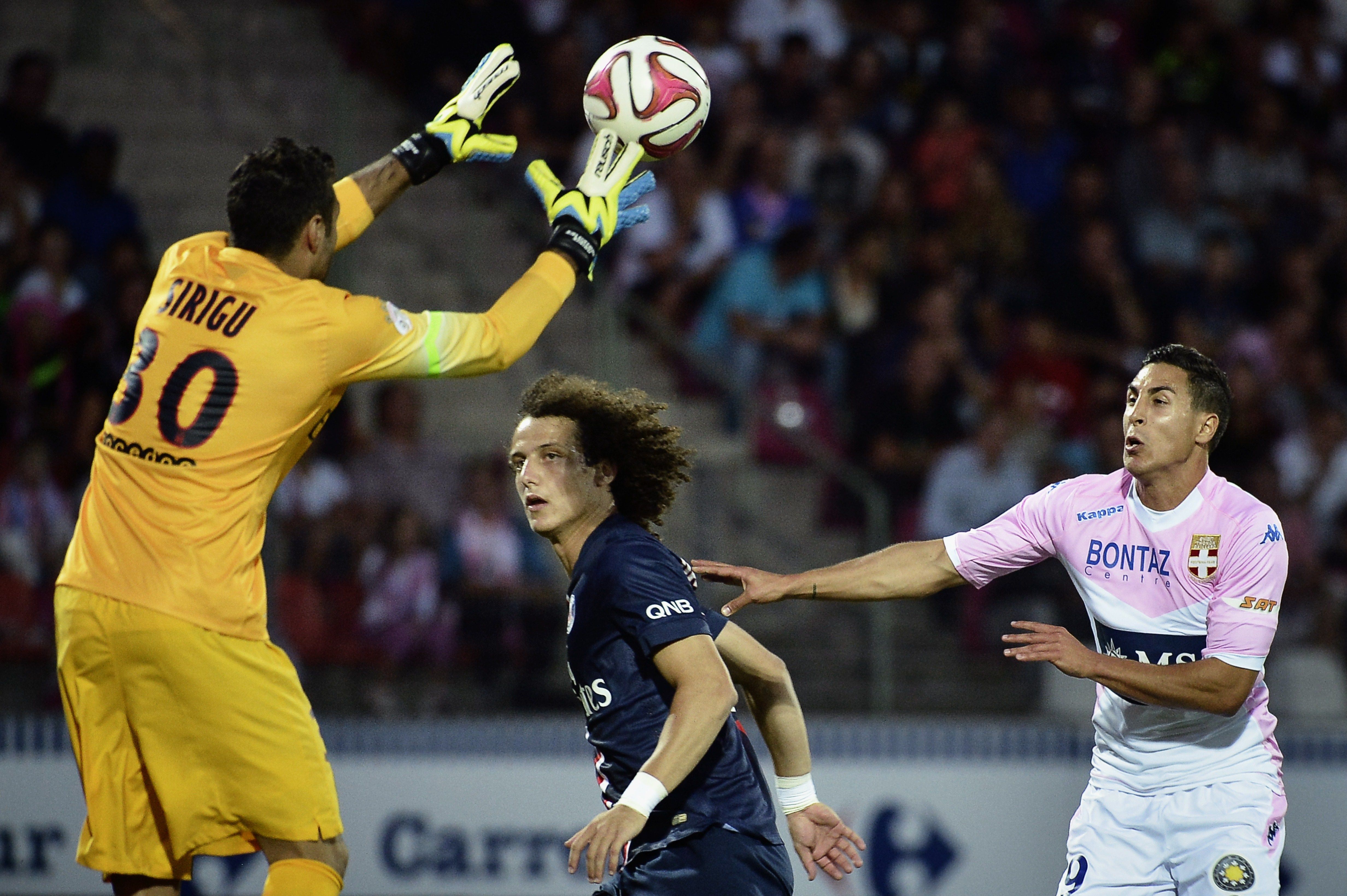 Salvatore Sirigu, David Luiz, Gianni Bruno Evian PSG Ligue 1 22082014