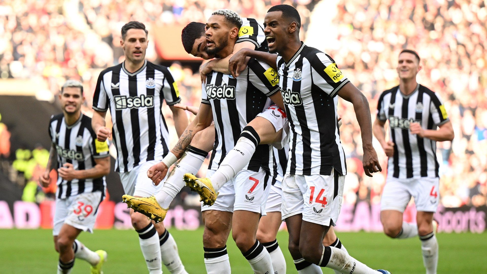 Joelinton & Newcastle players celebrating goal against Sunderland 2023-24