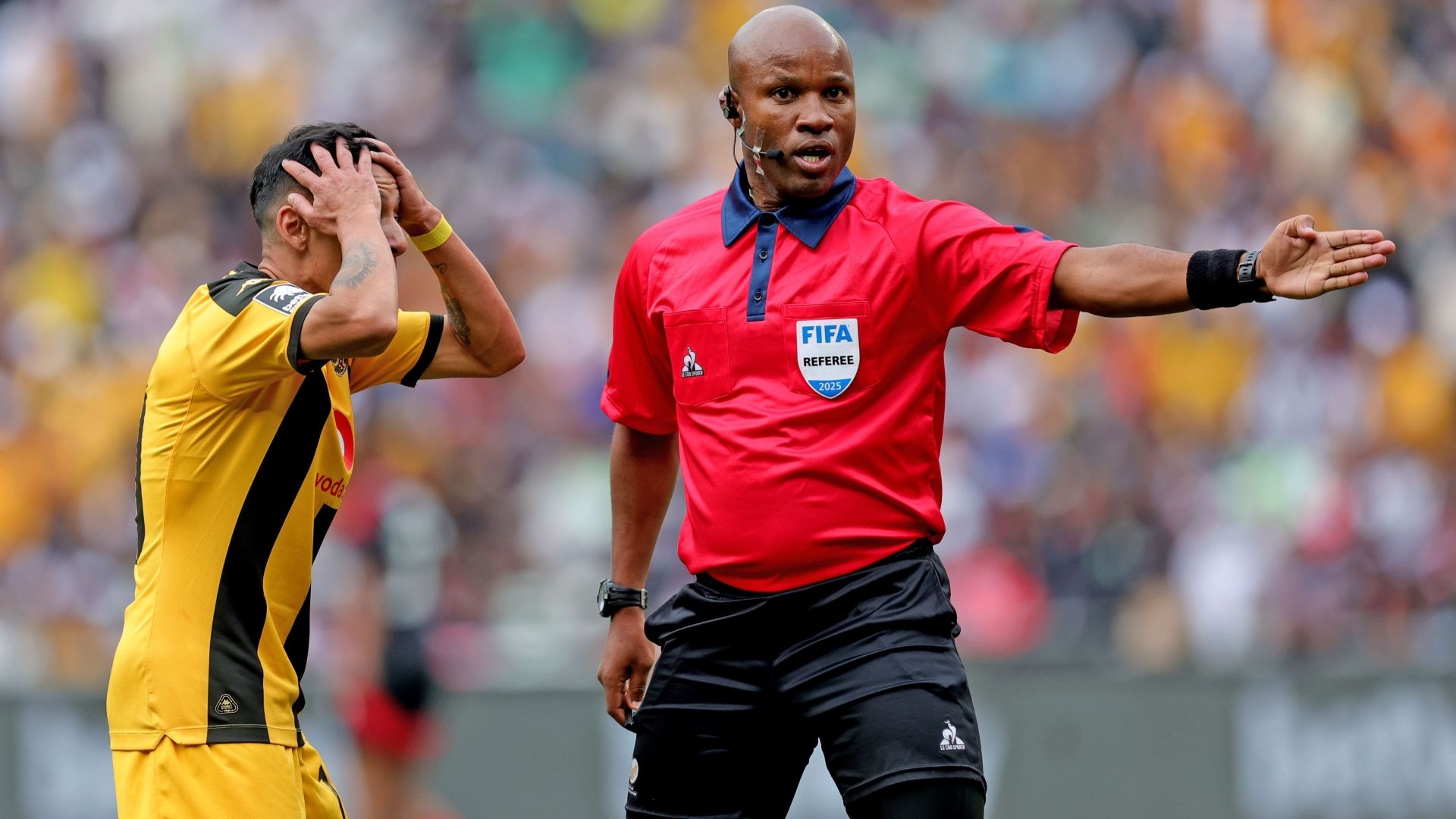 Gaston Sirino and referee Eungen Mdluli, Kaizer Chiefs vs Orlando Pirates