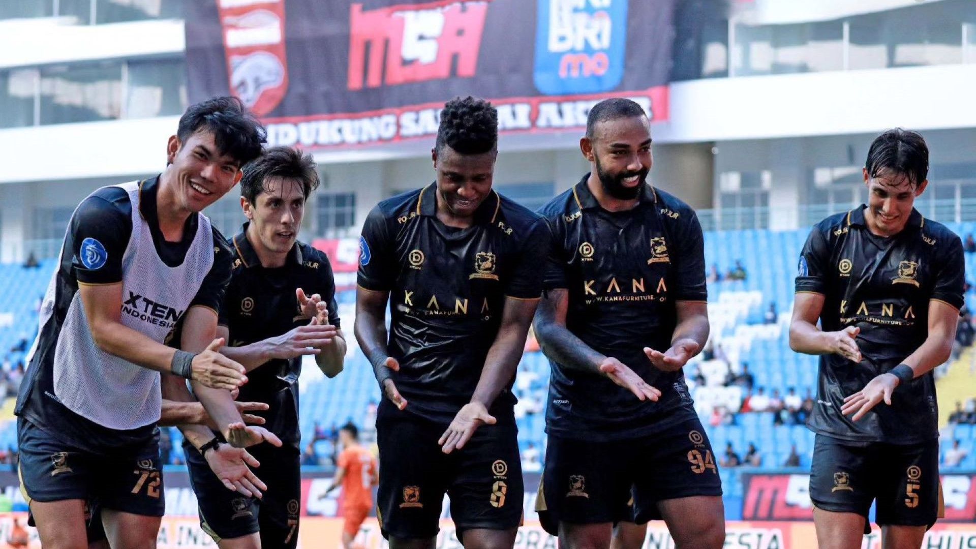 Selebrasi Madura United vs Borneo FC 17042024