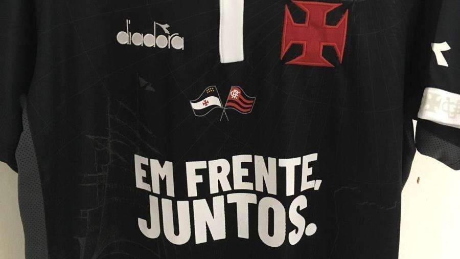 Uniforme do Vasco tinha bandeira do Flamengo em homenagem a vítimas de incêndio no Ninho do Urubu 14022019