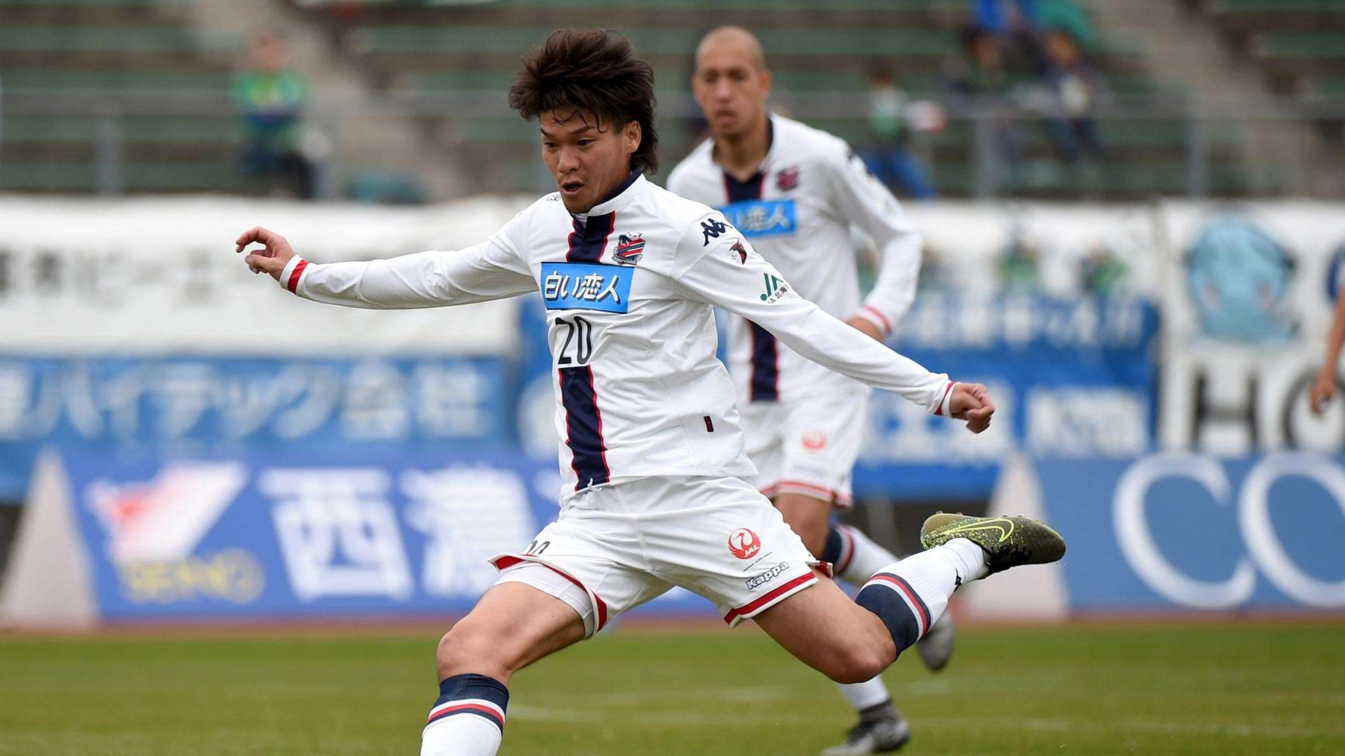 J2通算300試合出場の上里一将(写真は札幌時代のもの)