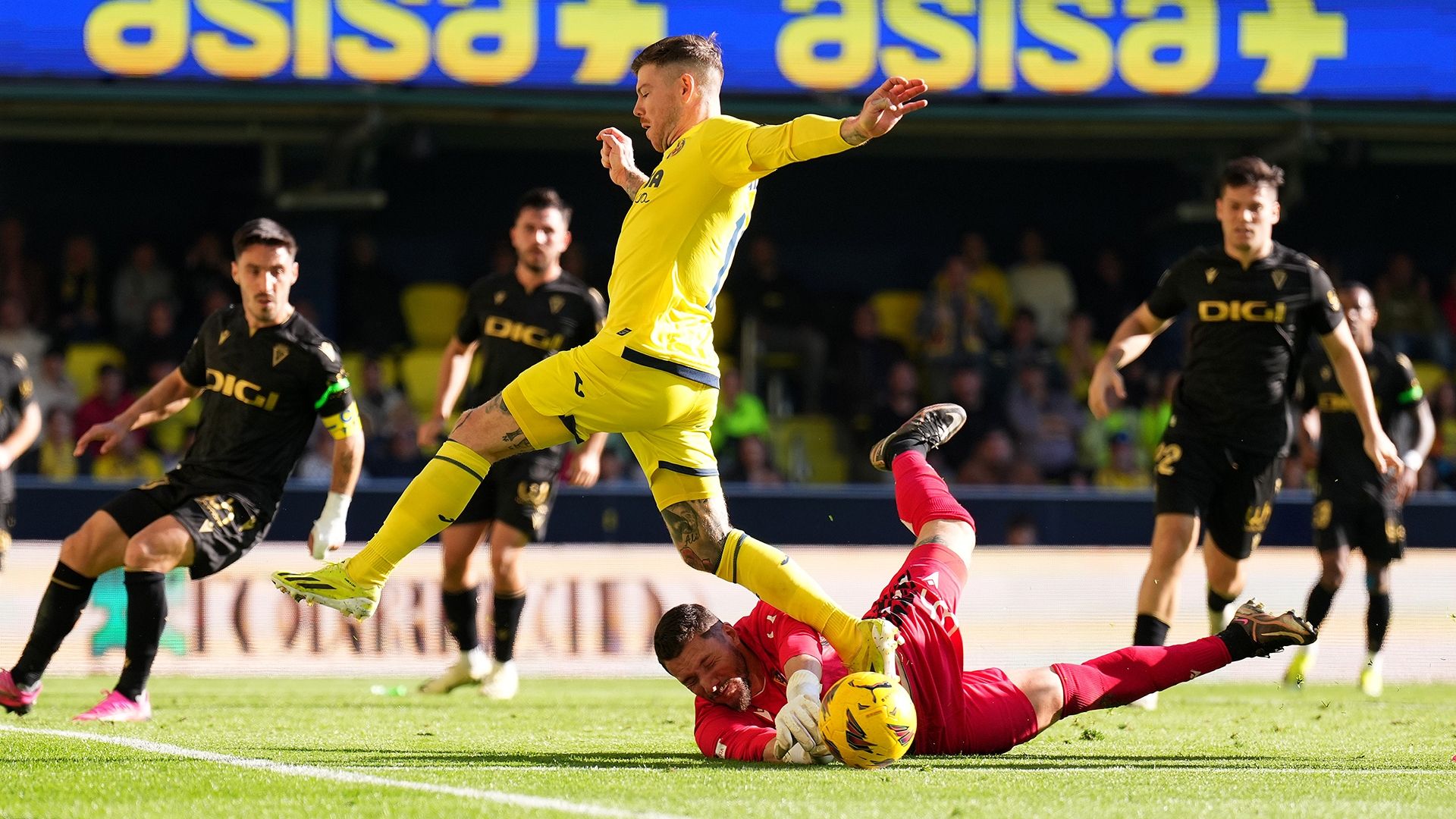 Alberto Moreno Conan Ledesma Villarreal Cadiz LaLiga 202324
