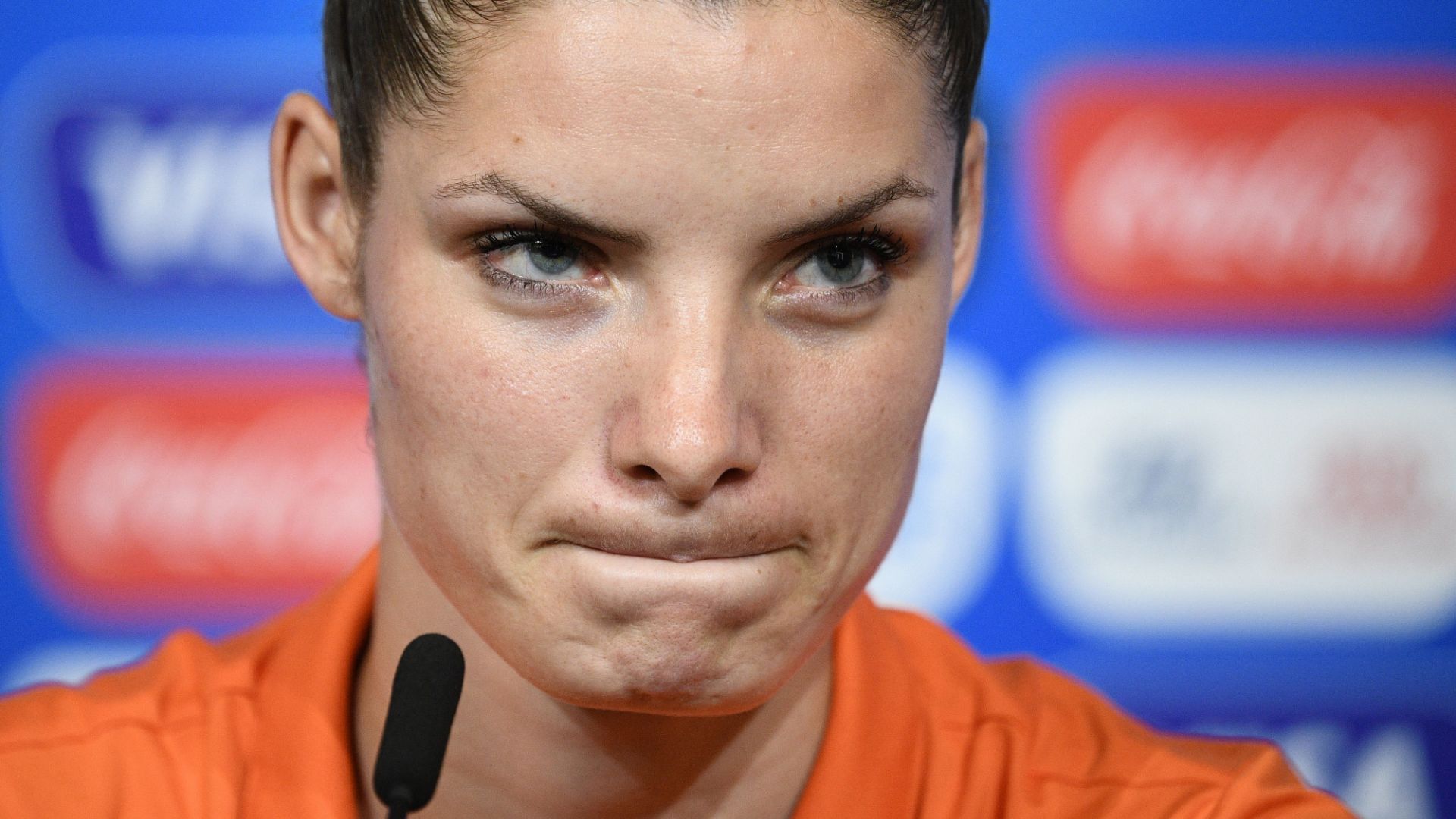 Dominique Bloodworth - Belanda