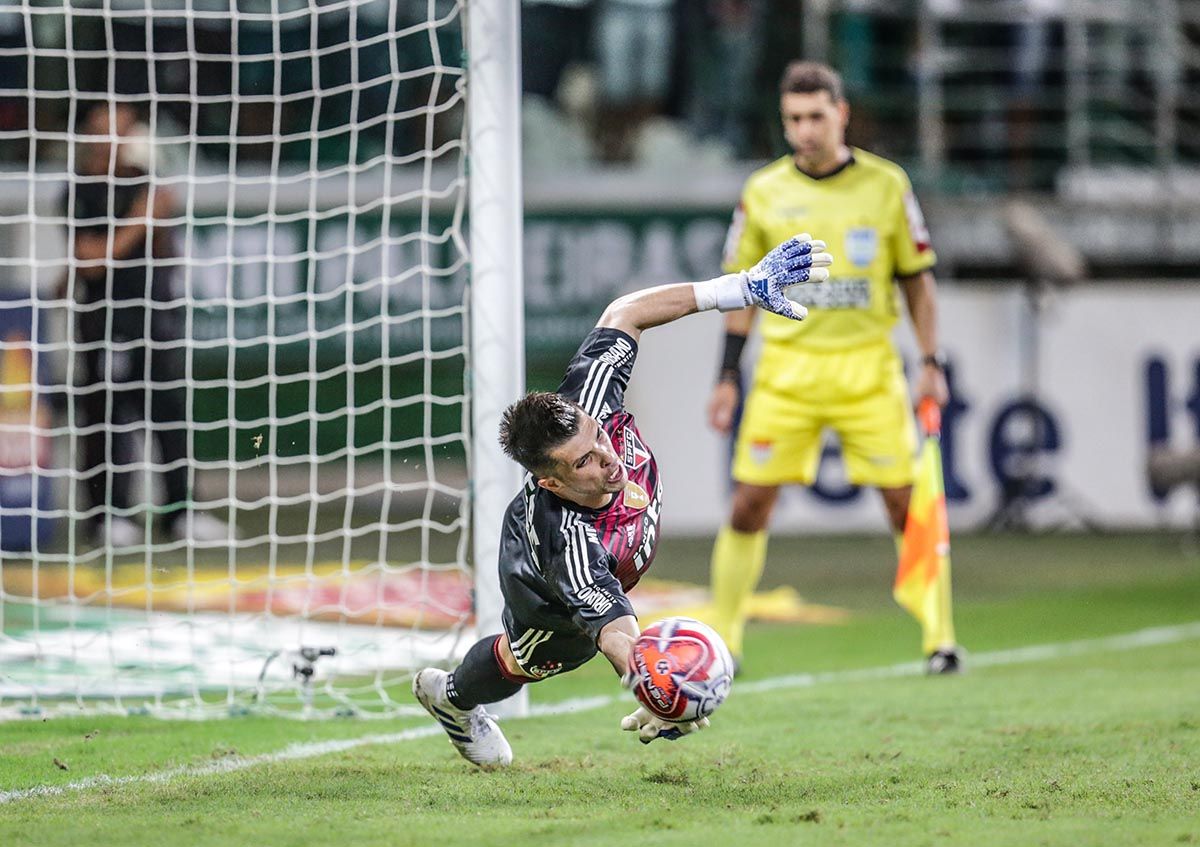 Tiago Volpi foi o herói do São Paulo no Allianz Parque