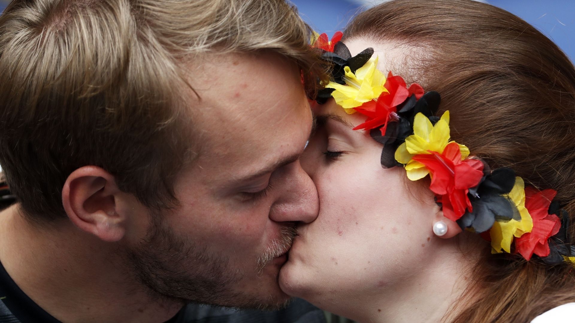 Germany fans kissing