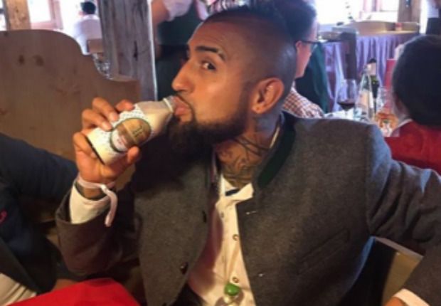 Arturo Vidal leche oktoberfest