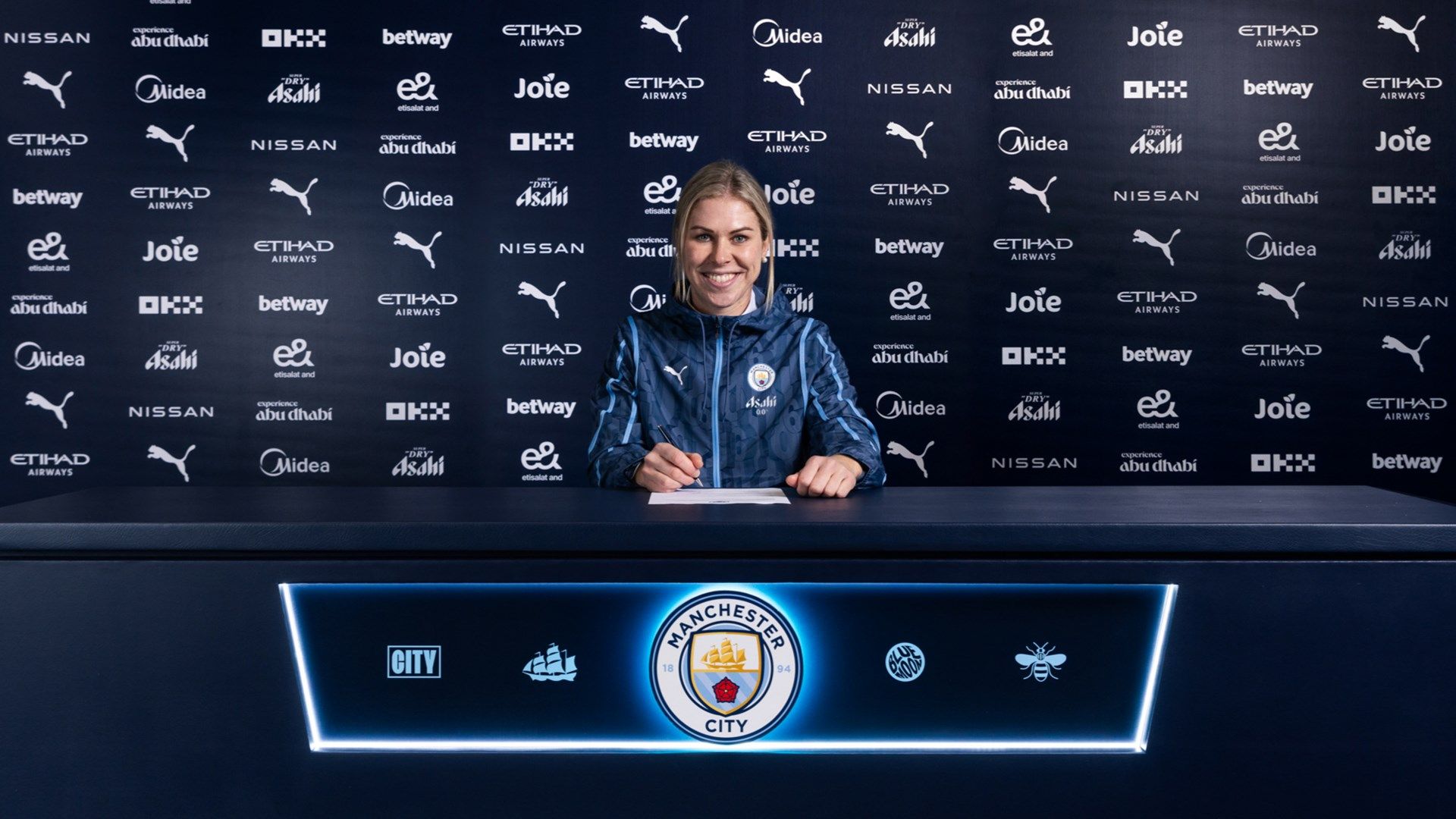 Rebecca Knaak Man City Women signing