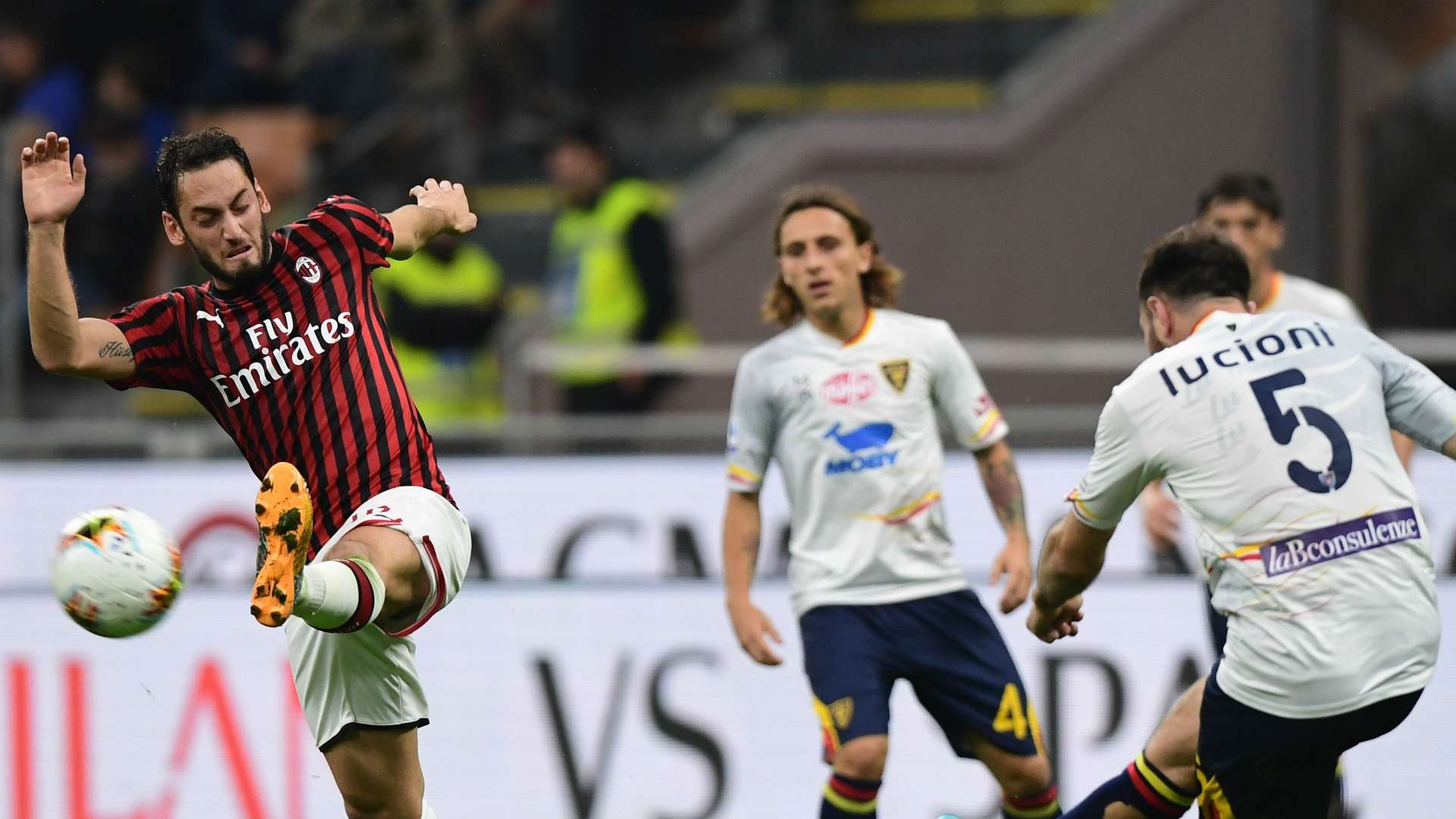 Milan Lecce Hakan Calhanoglu Serie A 10202019