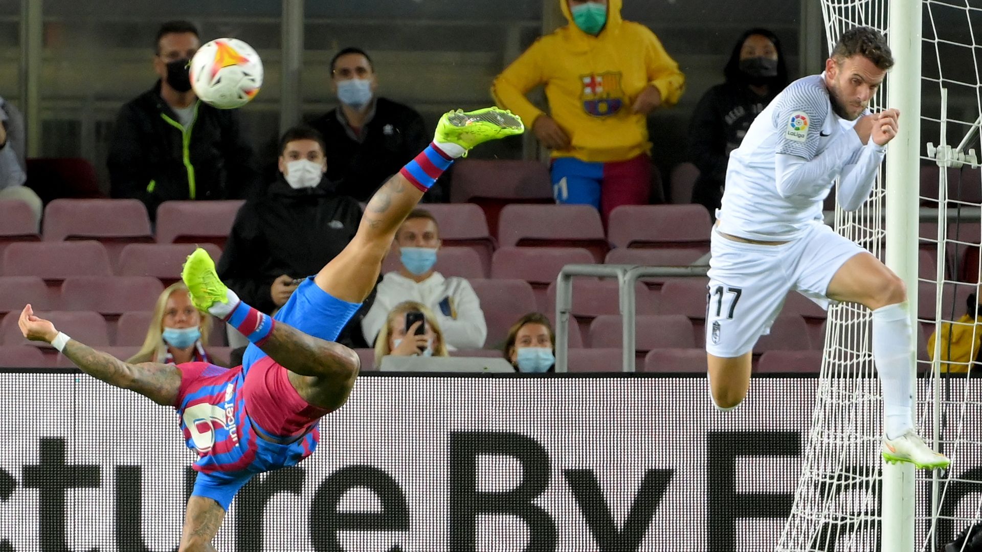 Depay en el Barcelona vs. Granada