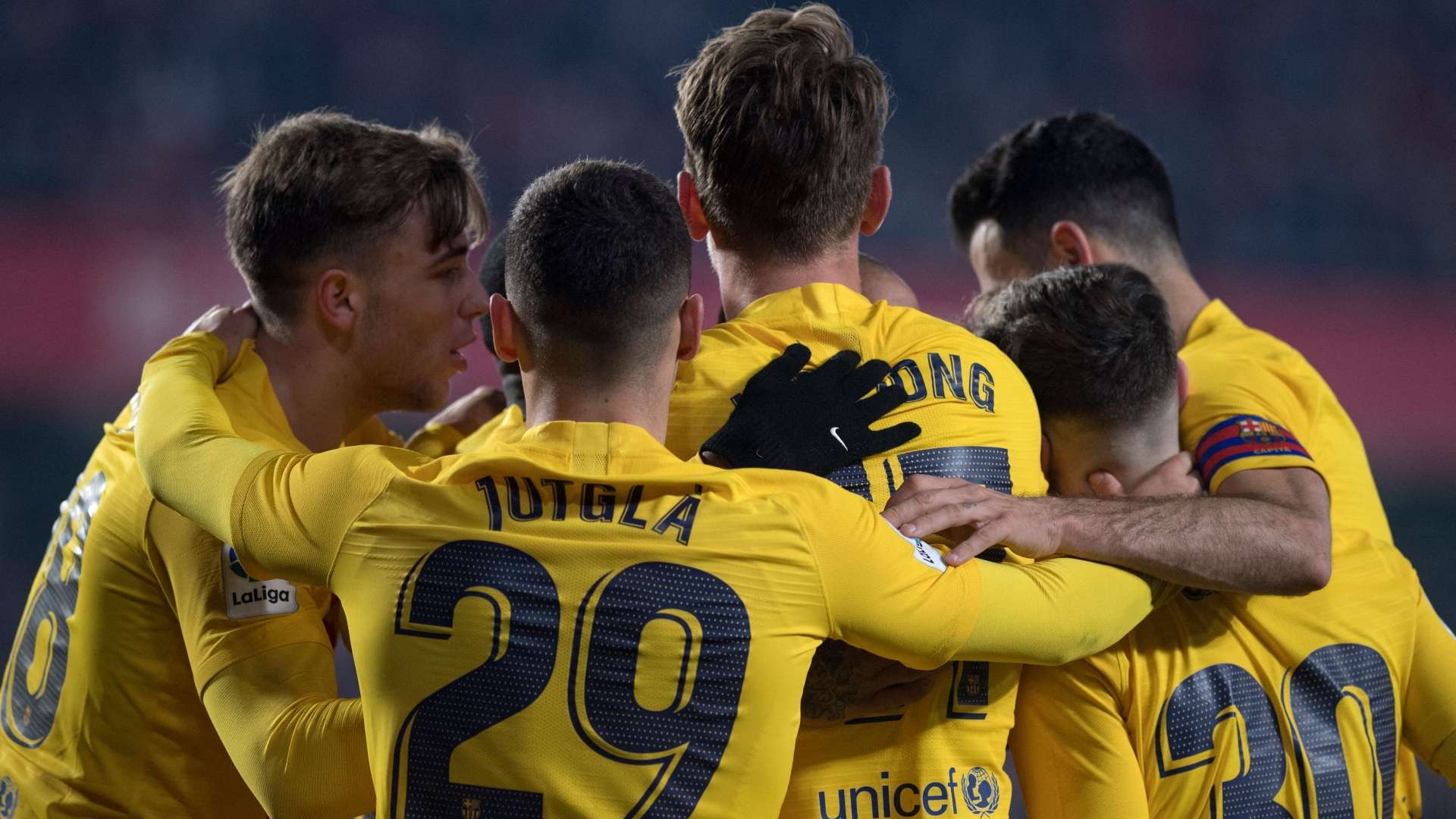 Barcelona celebrating Real Madrid Supercup