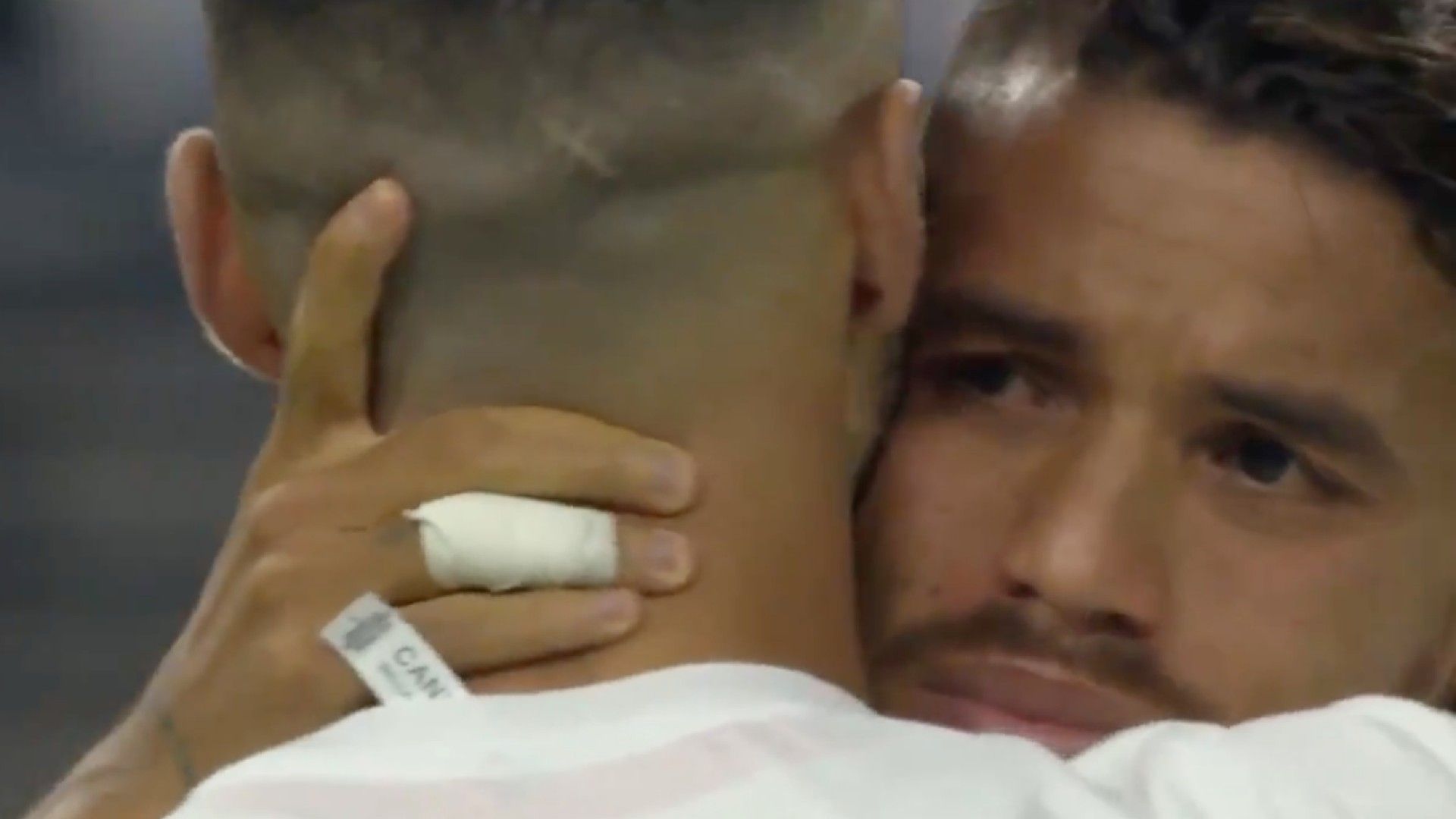 Jonathan Dos Santos llanto