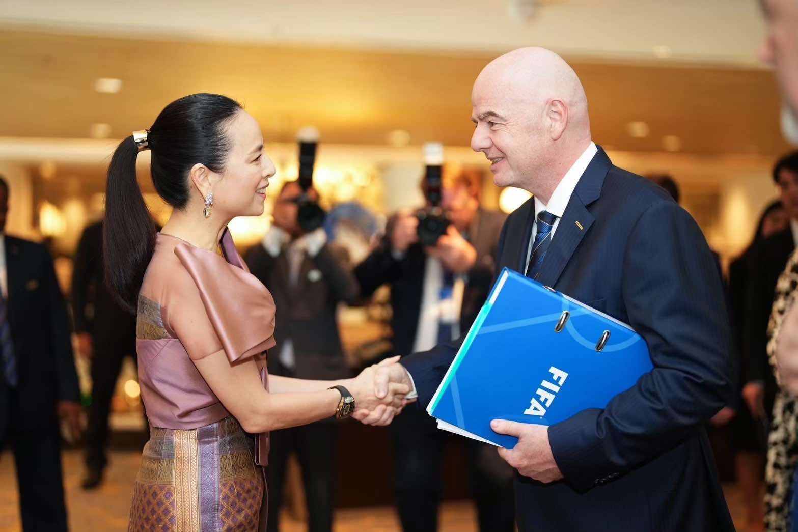 นวลพรรณ ล่ำซำ