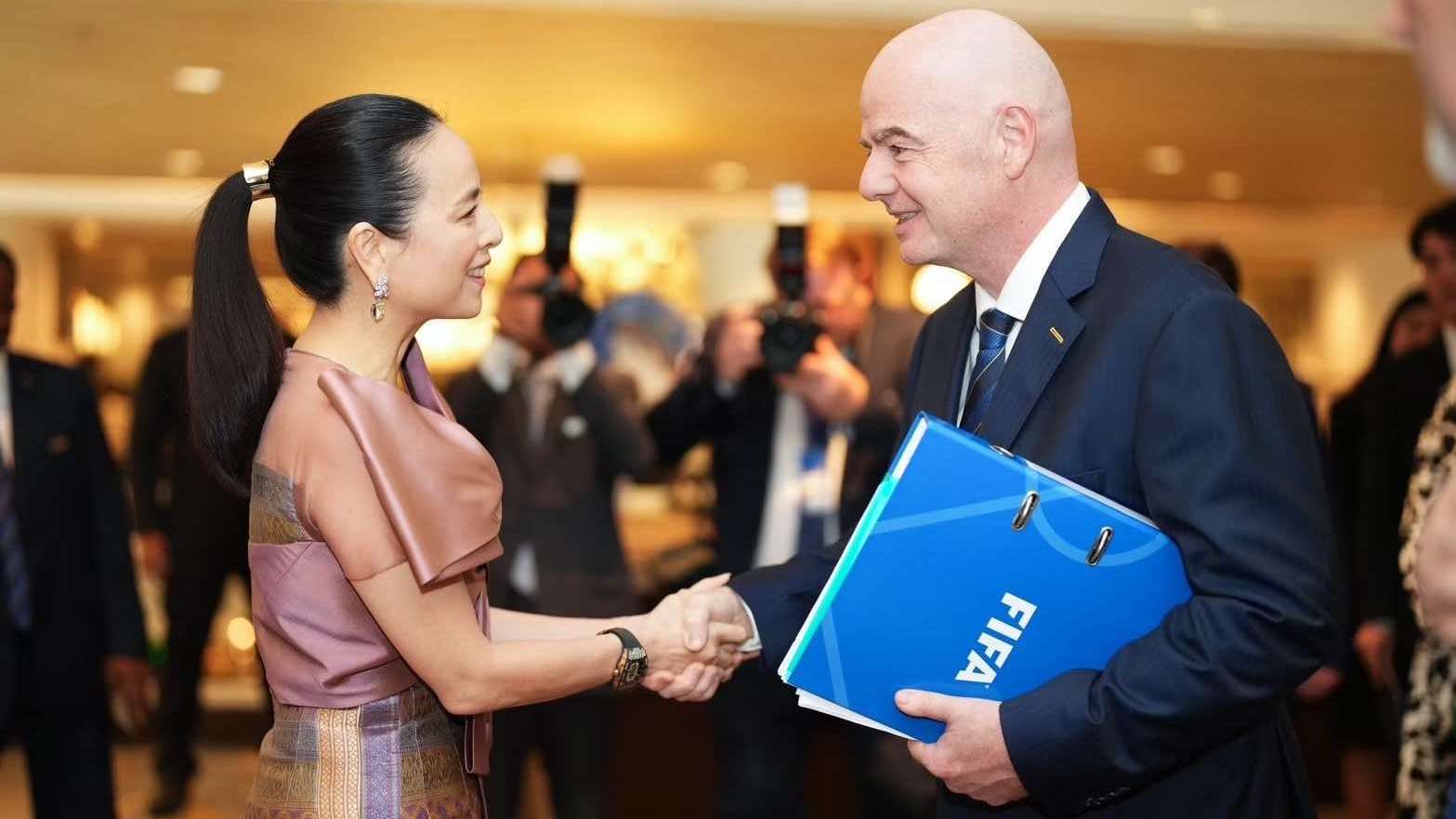 นวลพรรณ ล่ำซำ