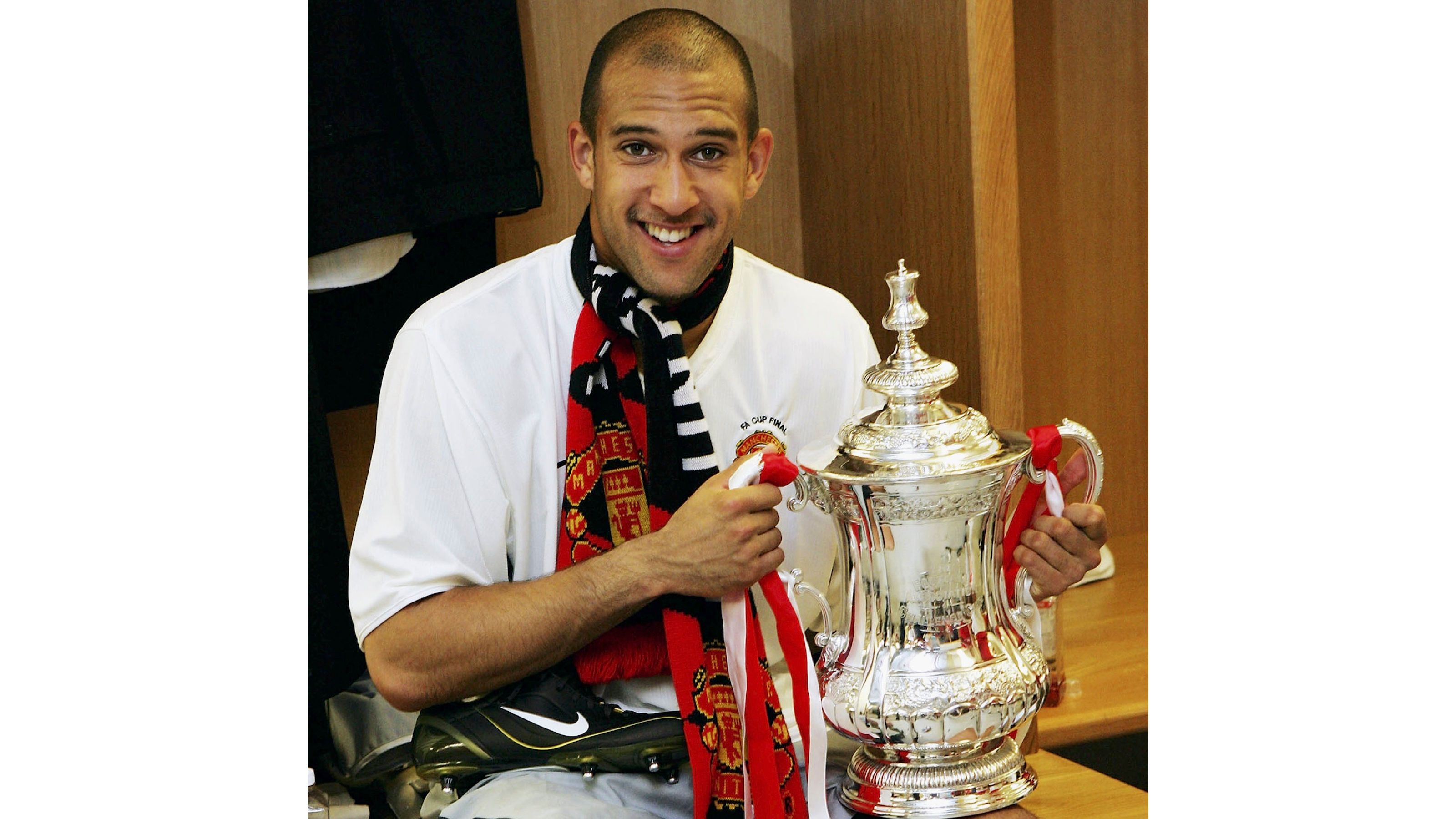 Tim Howard Man Utd FA Cup 2004