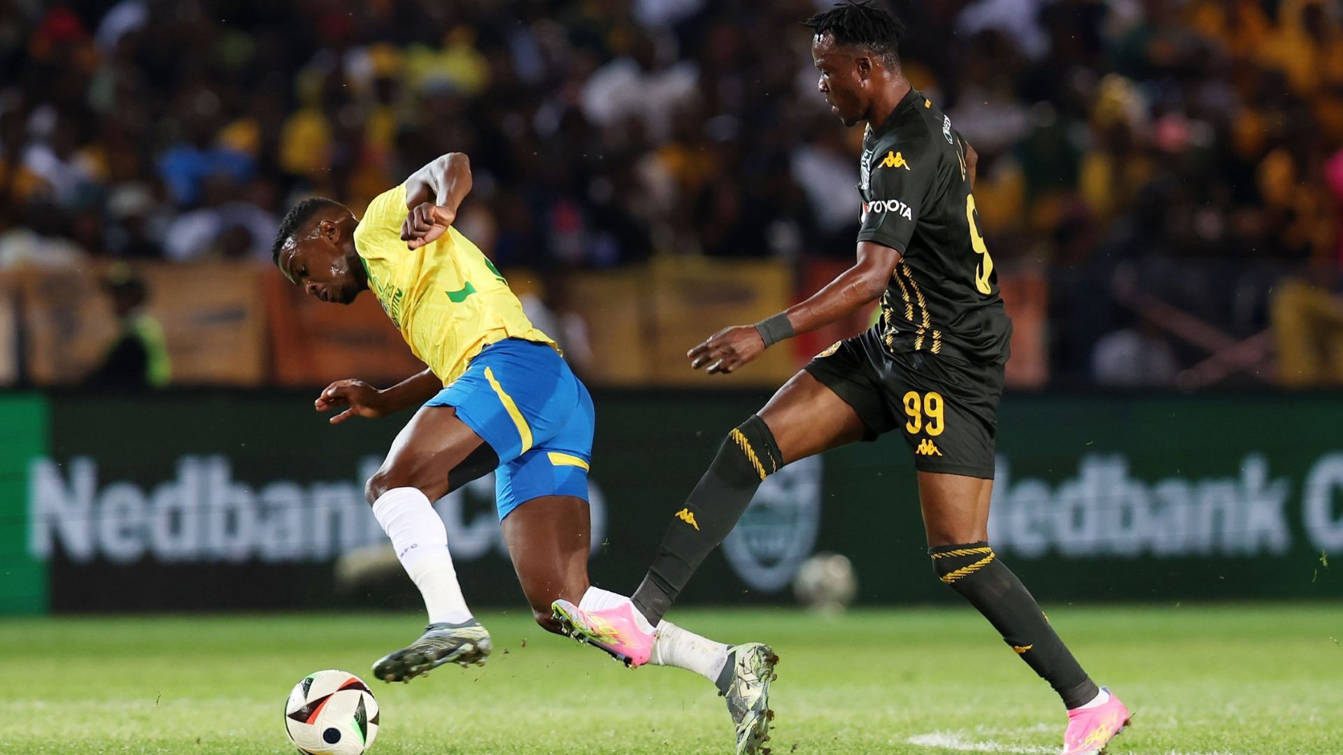 Teboho Mokoena and Glody Lilepo, Mamelodi Sundowns vs Kaizer Chiefs