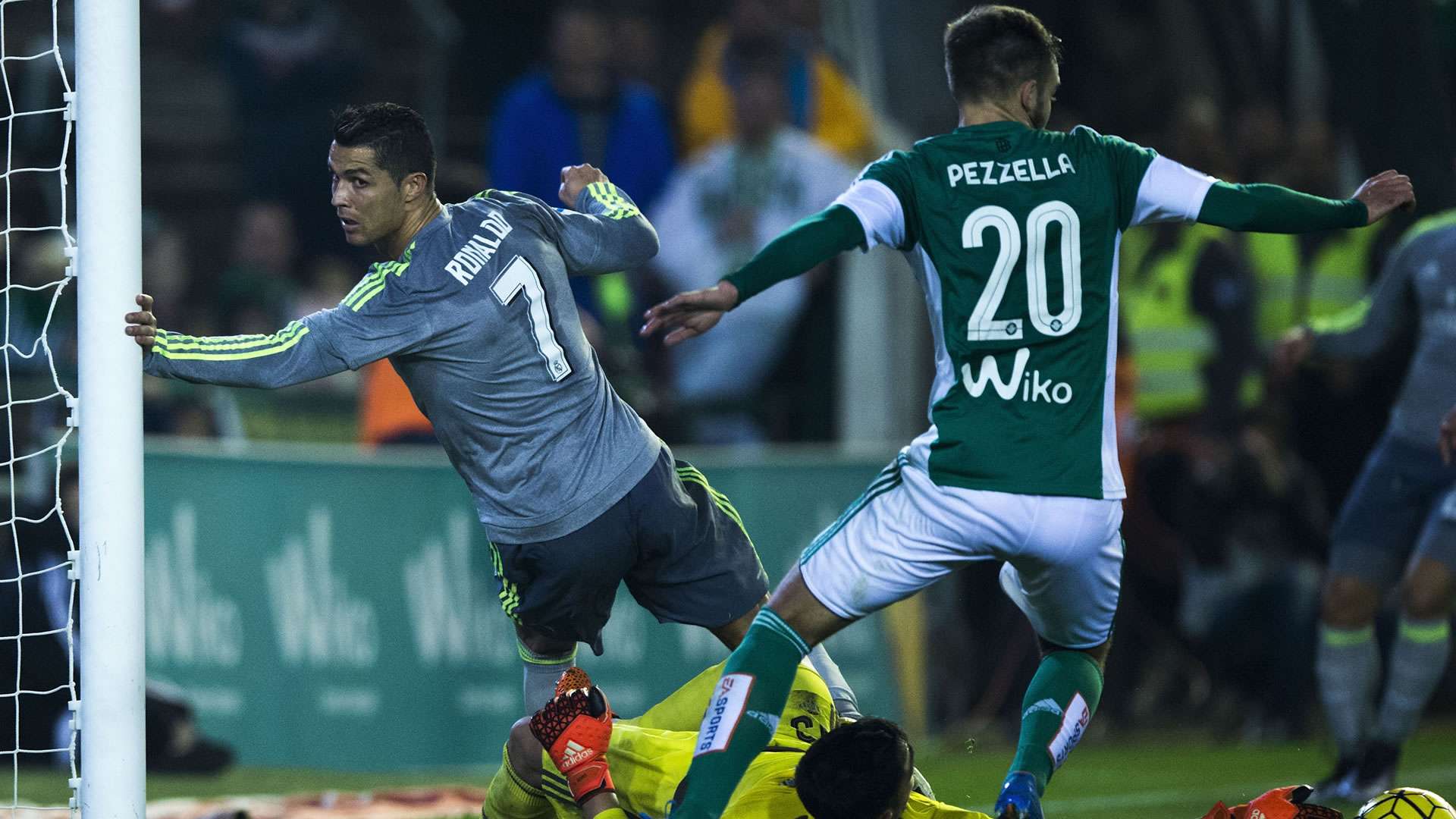 Cristiano Ronaldo German Pezzella La Liga 23012016