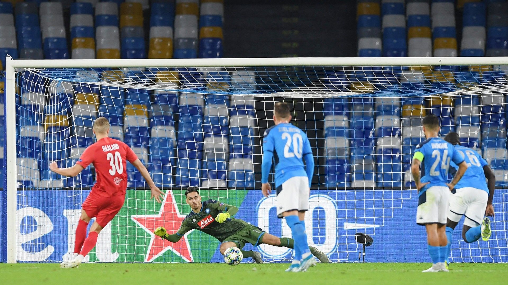 Haaland penalty - Napoli Salzburg