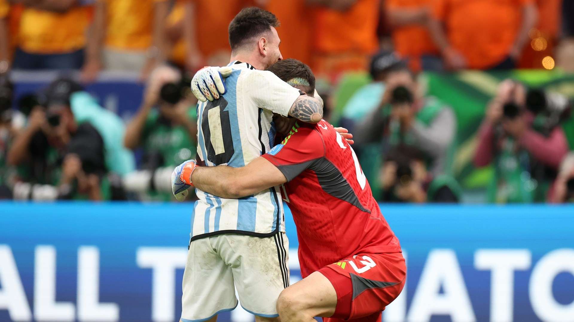 Lionel Messi Emi Martinez Argentina 2022