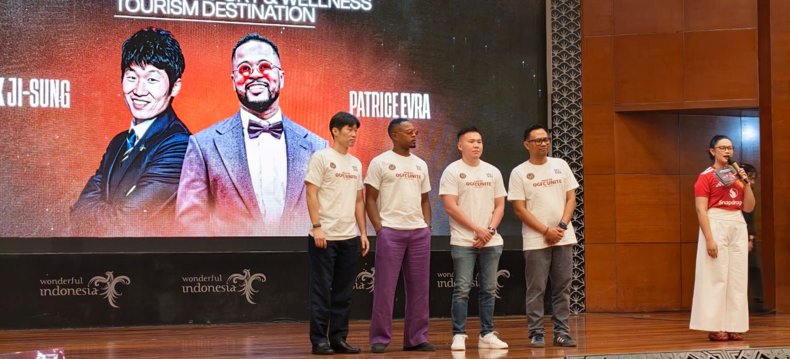 Patrice Evra & Park Ji-sung in Indonesia