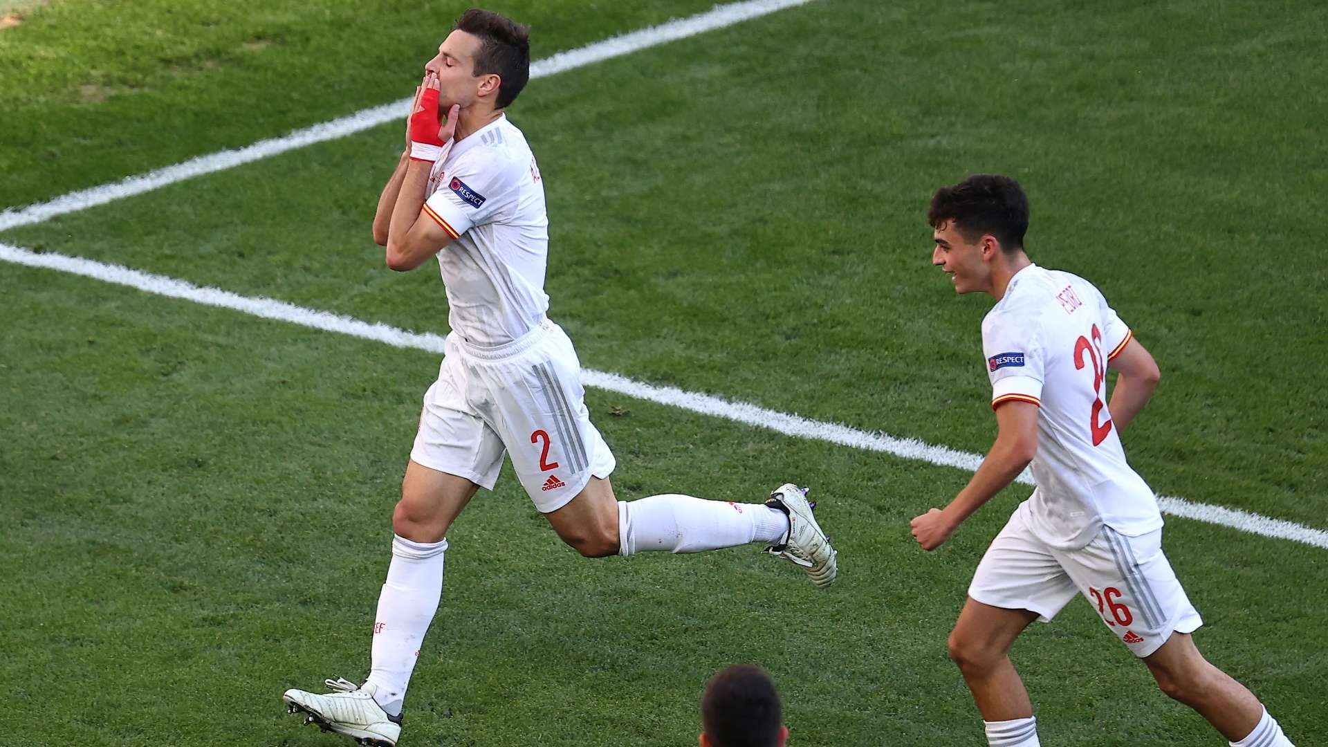Spain celebrate Azpilicueta goal vs Croatia, Euro 2020