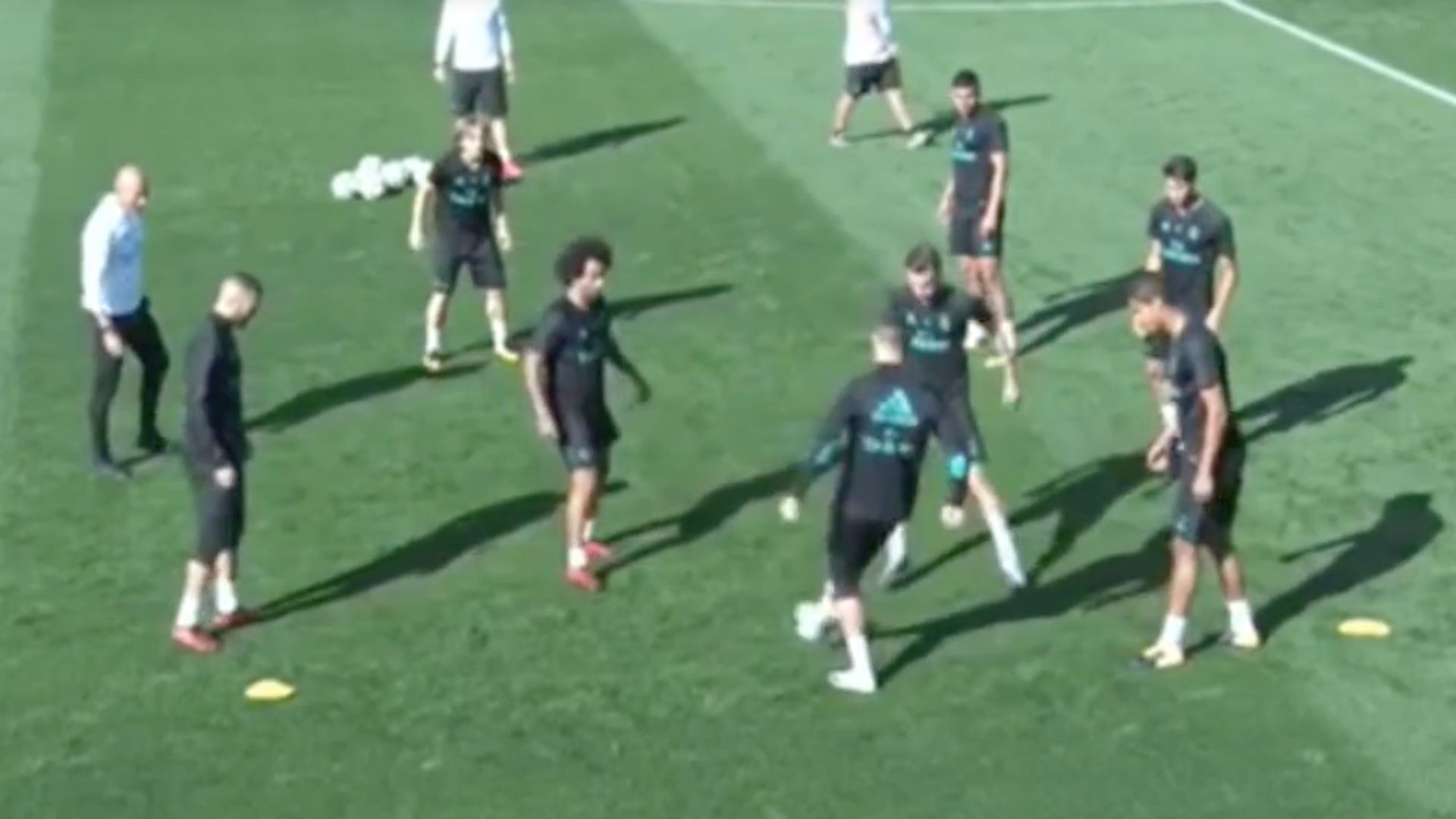 Cristiano Ronaldo caño a Mayoral