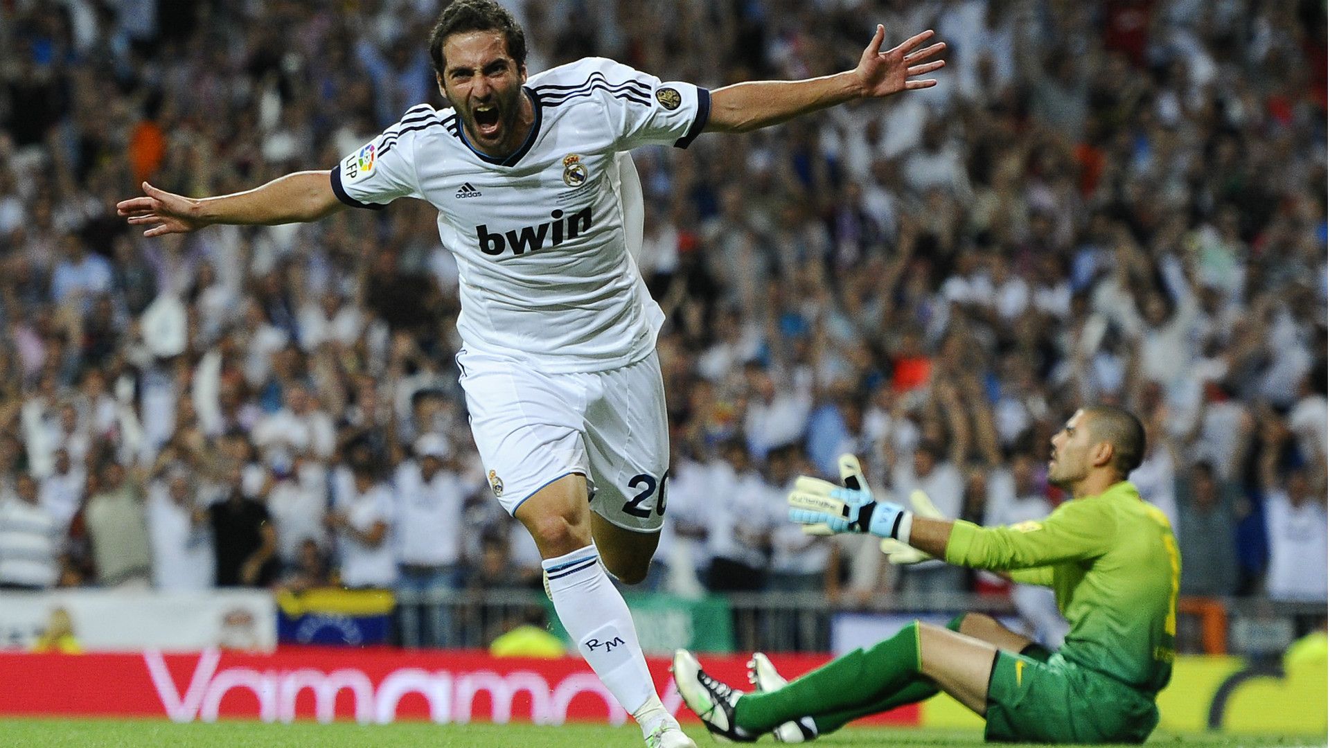 Gonzalo Higuaín Real Madrid Barcelona 29082012