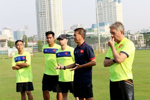 U19 Việt Nam tập luyện 1/11