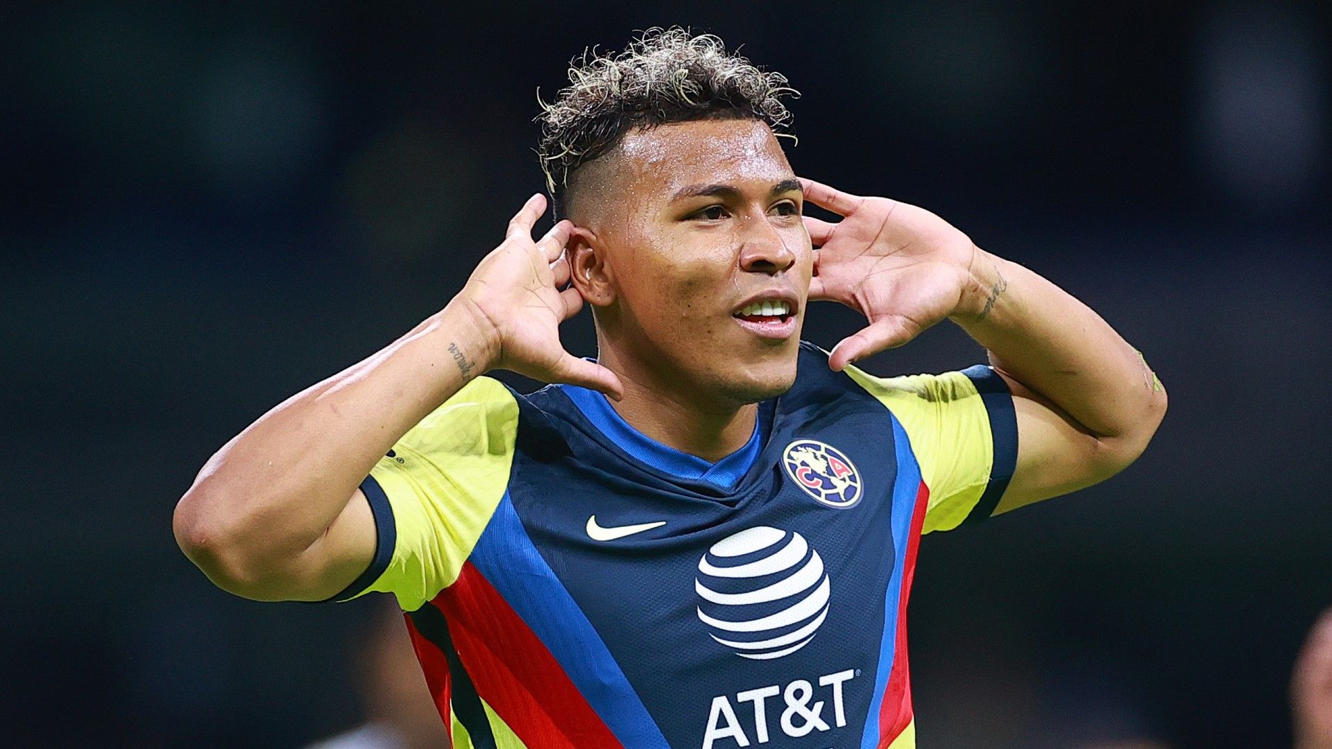 Roger Martínez América