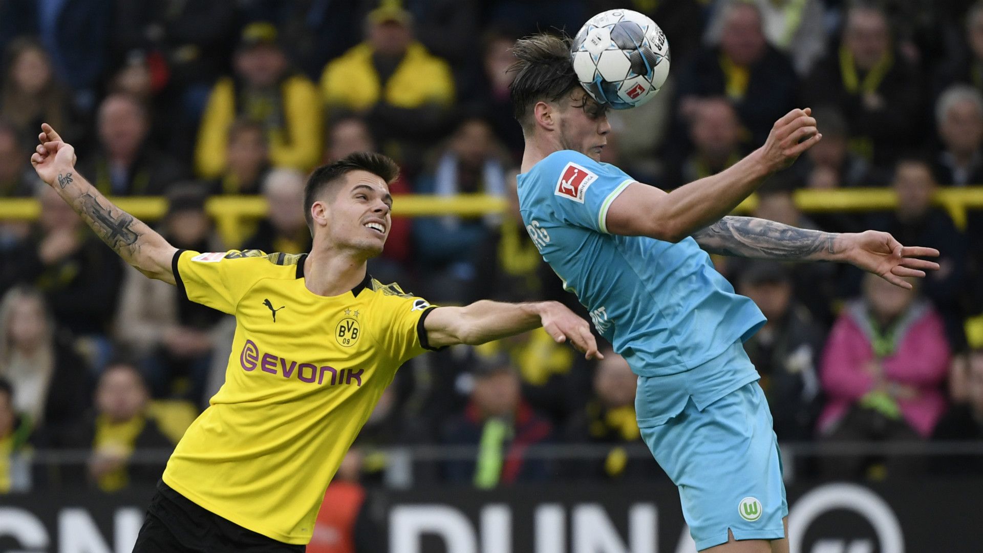 JULIAN WEIGL BORUSSIA DORTMUND WOUT WEGHORST WOLFSBURG BUNDESLIGA 02112019