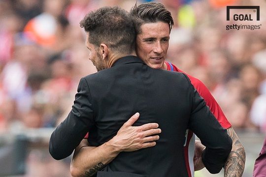 포옹 중인 페르난도 토레스와 디에고 시메오네 아틀레티코마드리드 감독. 사진=게티이미지