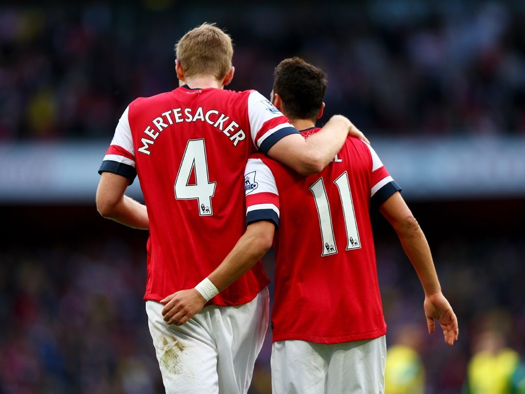 Per Mertesacker Mesut Özil Arsenal Norwich City Premier League 10192013