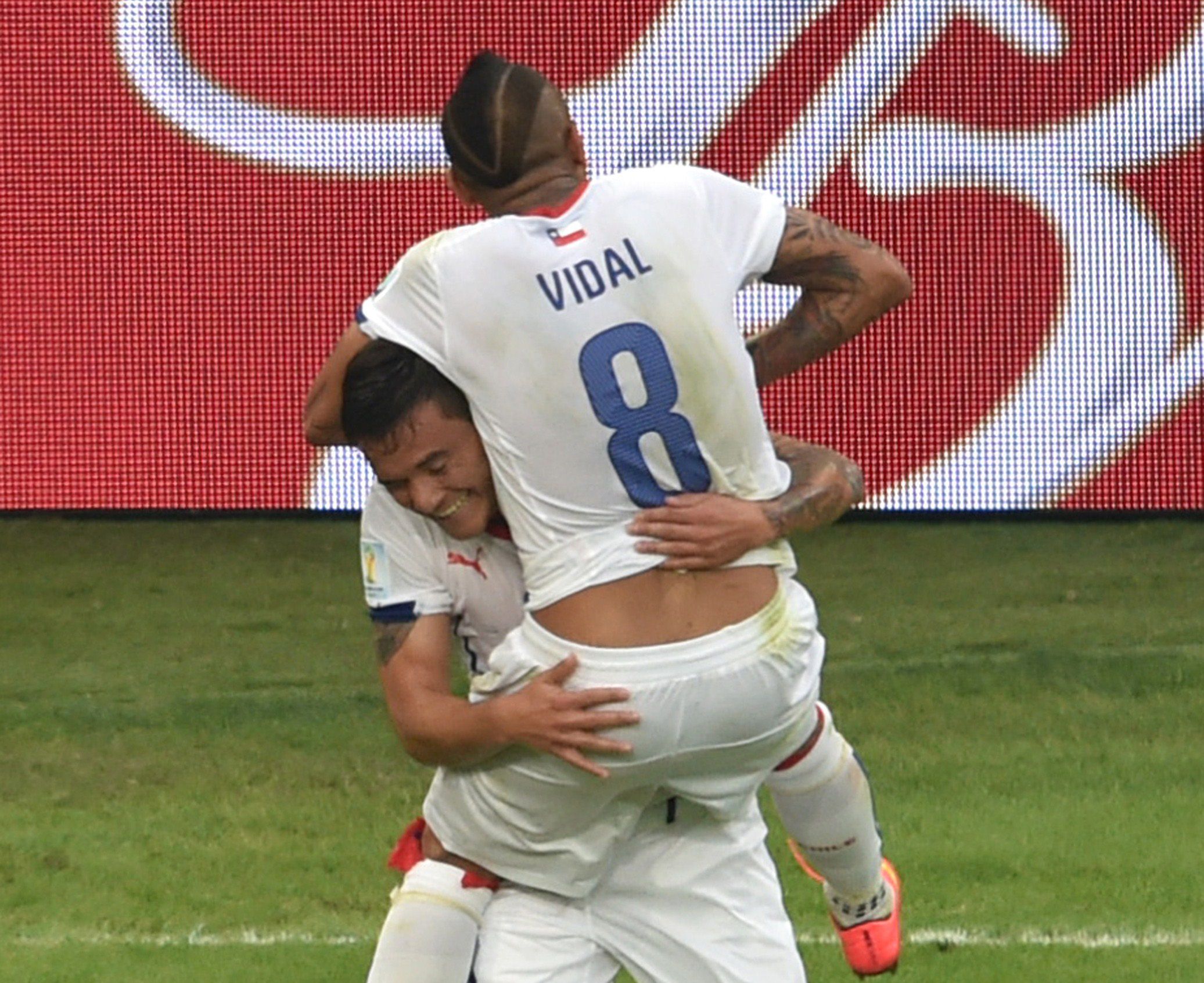 Charles Aránguiz y Arturo Vidal.