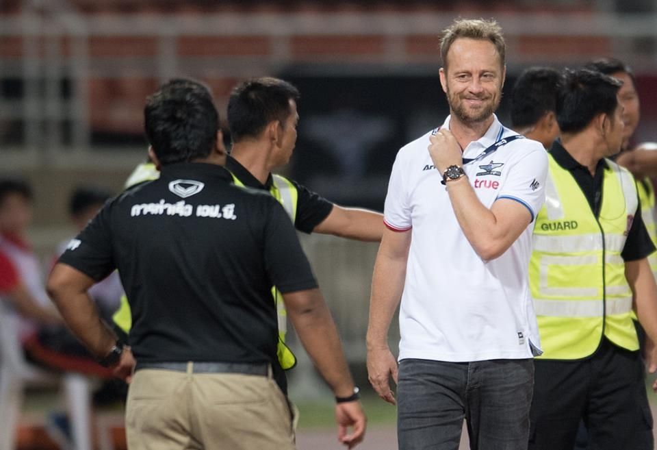 มาโน โพลกิ้ง - จเด็จ มีลาภ