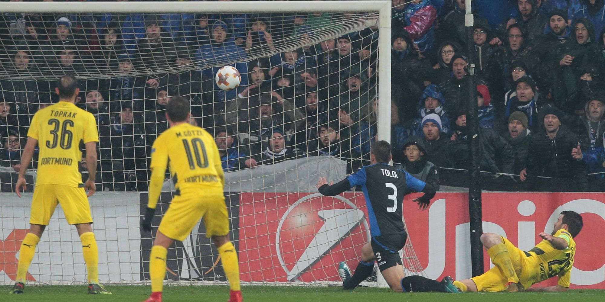 Rafael Toloi Atalanta Borussia Dortmund Europa League