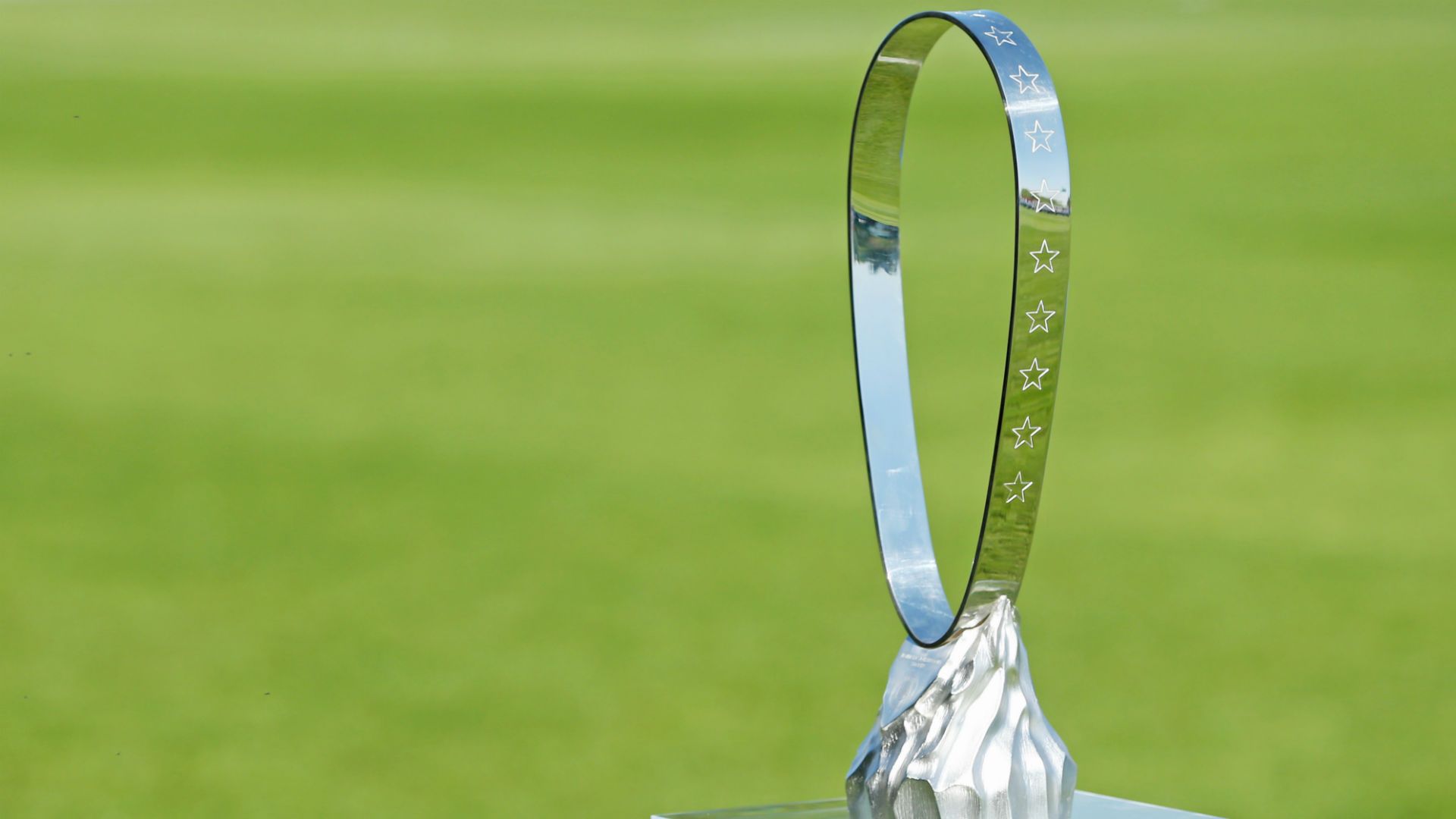 Uefa Youth League trophy general view 14042016