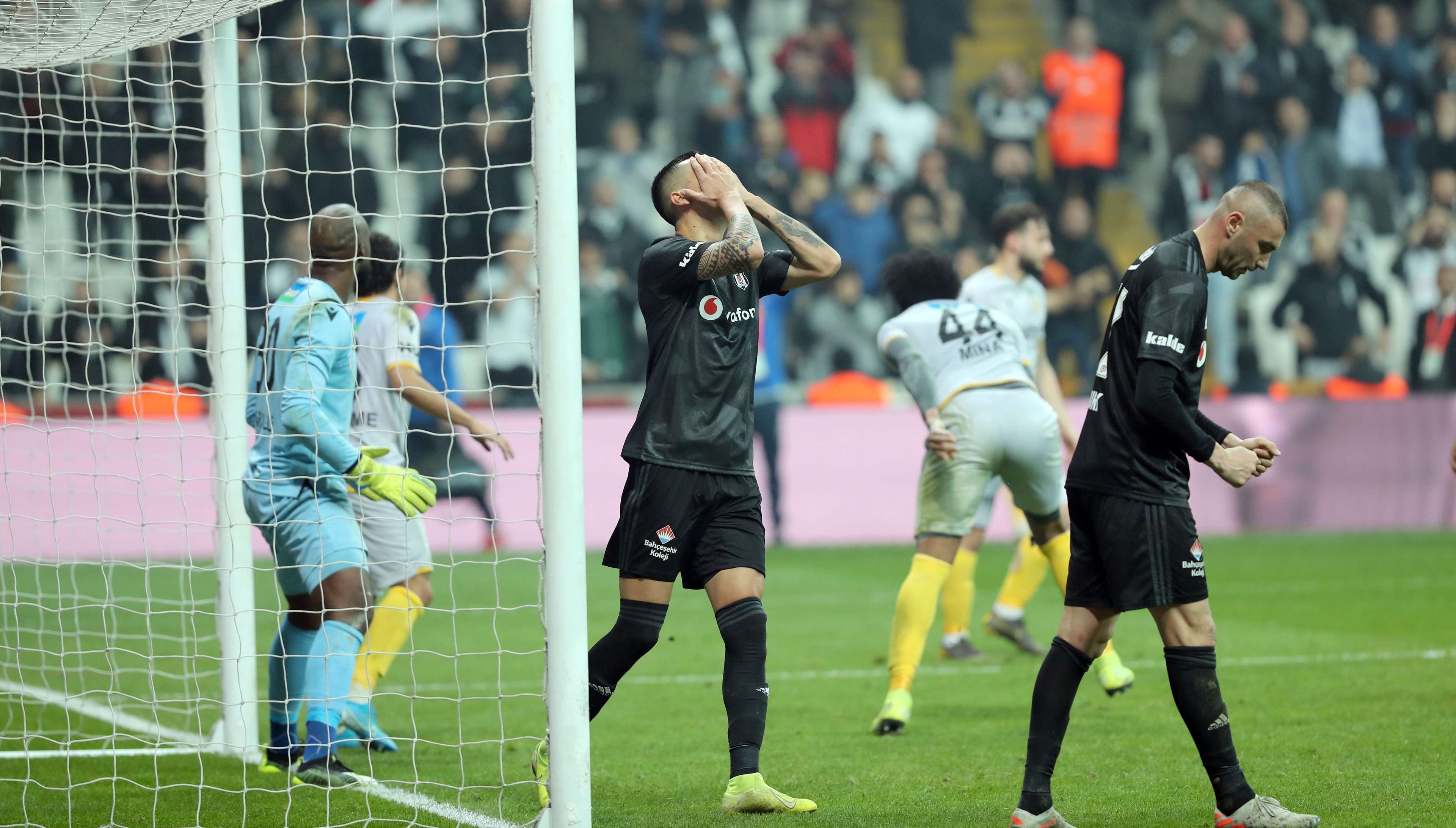 Besiktas Yeni Malatyaspor 12/15/19