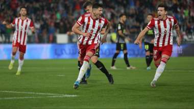 دارون نوينز