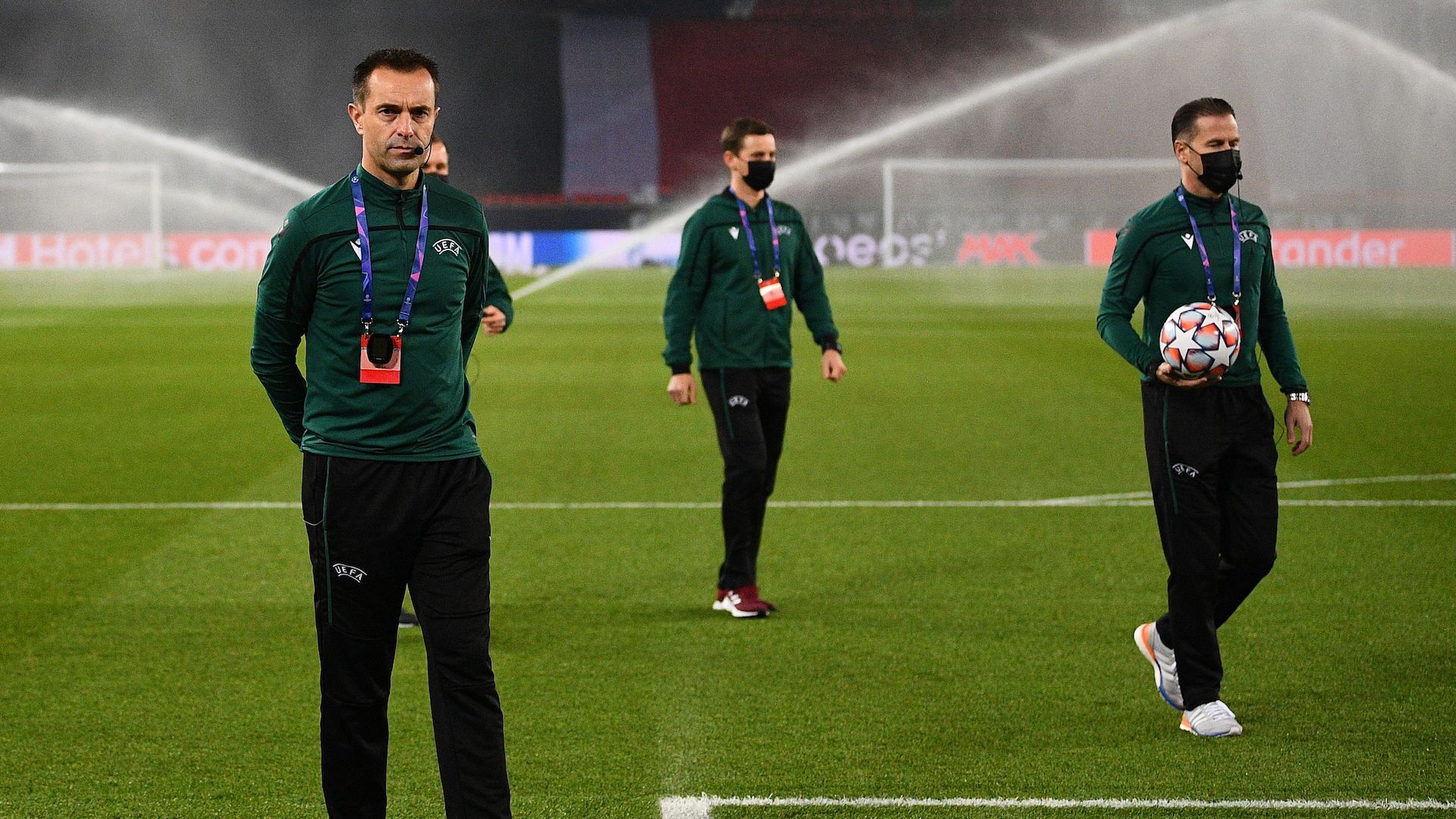 Wasit keempat di sepakbola