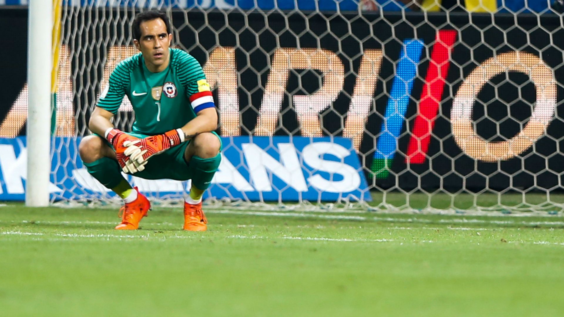 101017 Claudio Bravo Chile Brasil