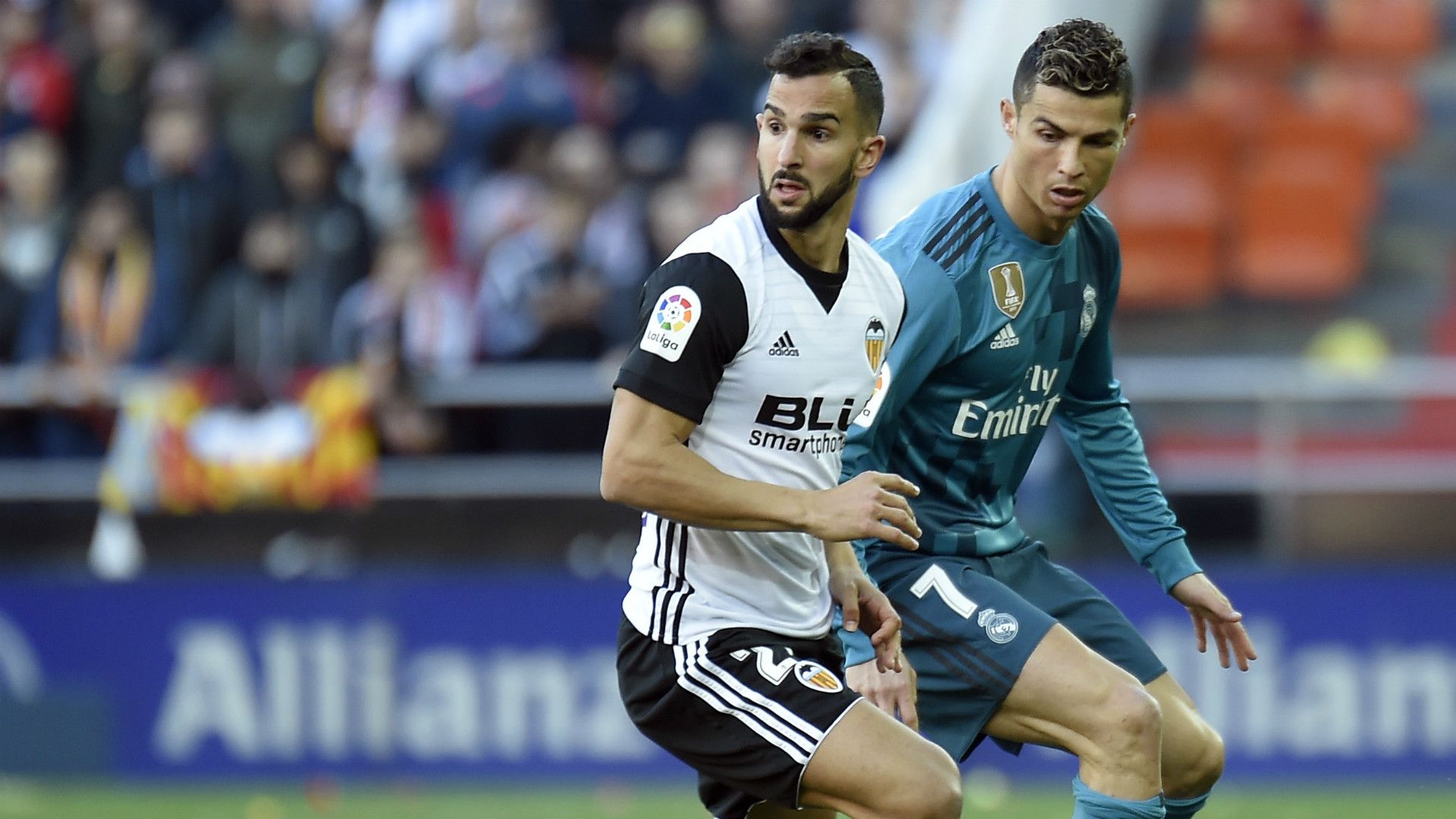 CRISTIANO RONALDO MARTIN MONTOYA VALENCIA REAL MADRID LALIGA