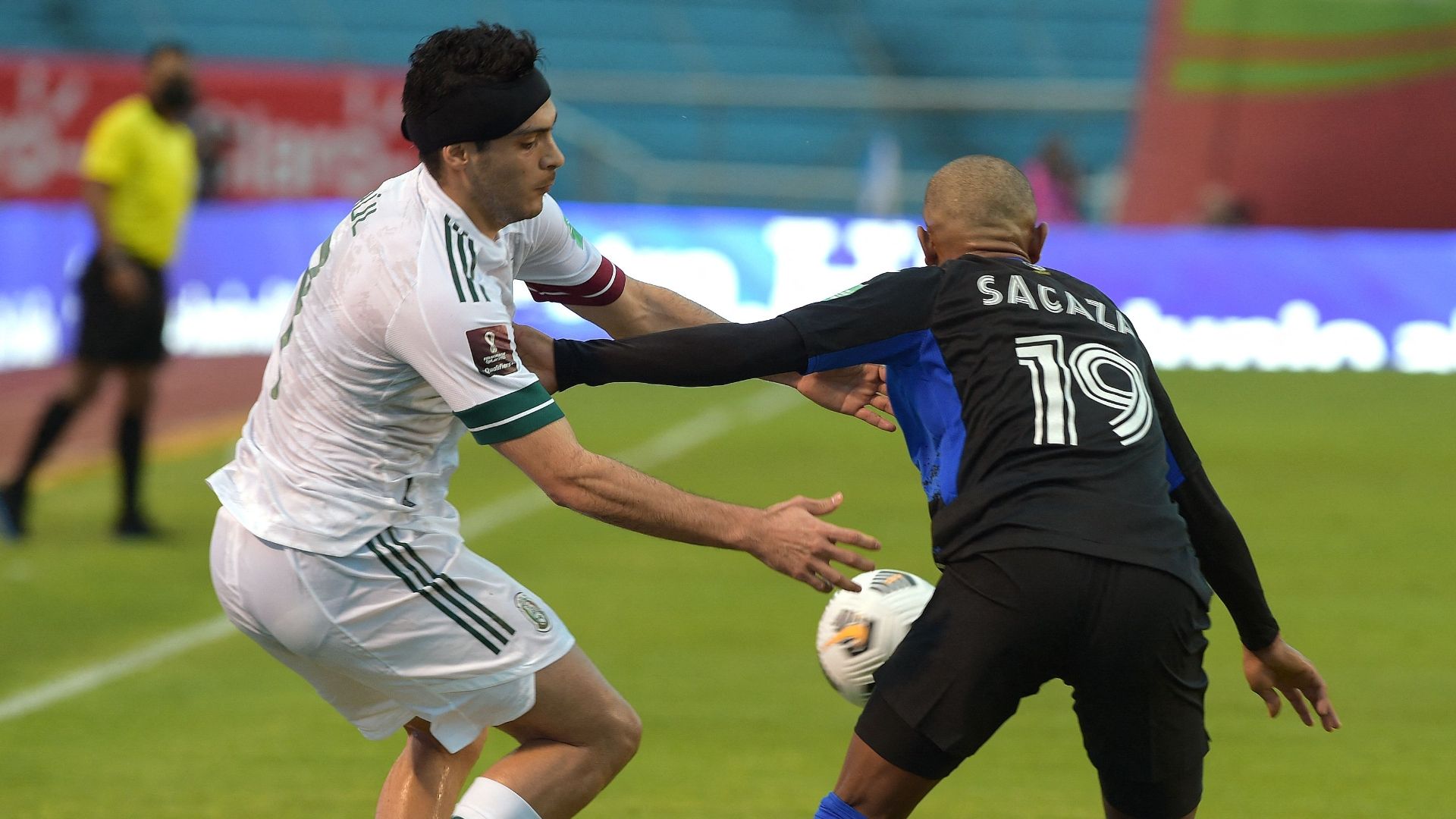 Raúl Jiménez Cristian SacazaHonduras México Qliminatorias Qatar 2022