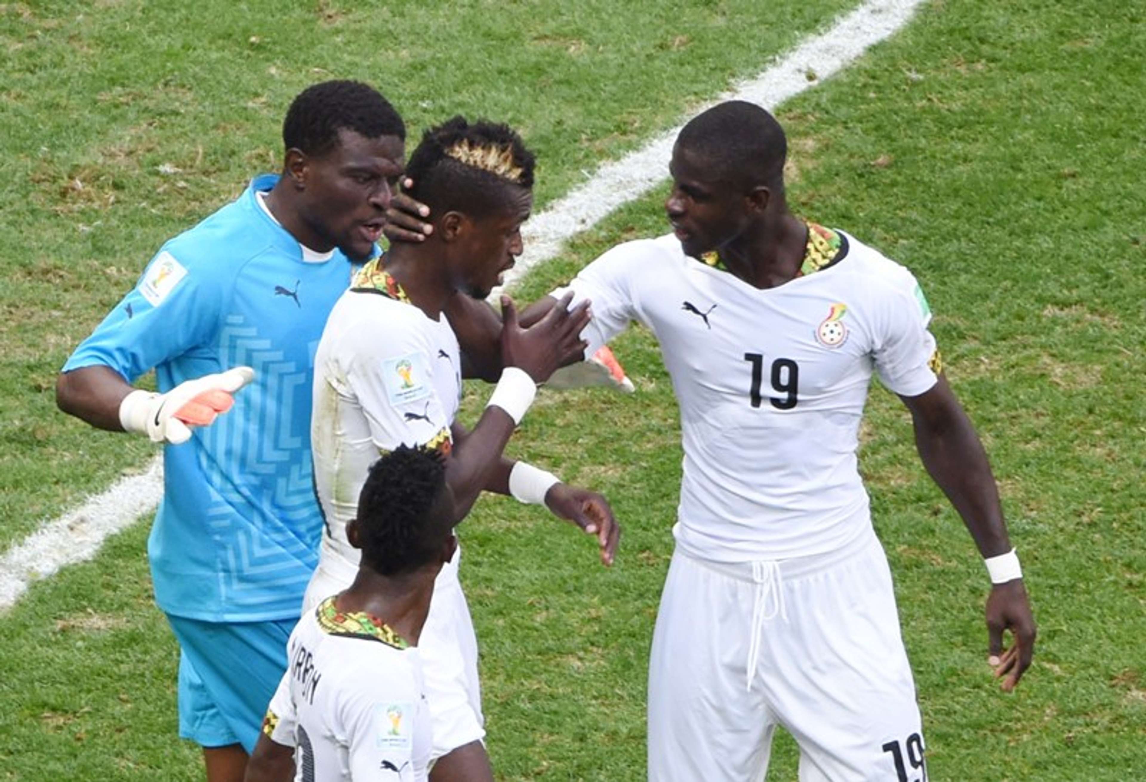 Jonathan Mensah, Fatau Dauda console John Boy Ghana Portugal 26062014