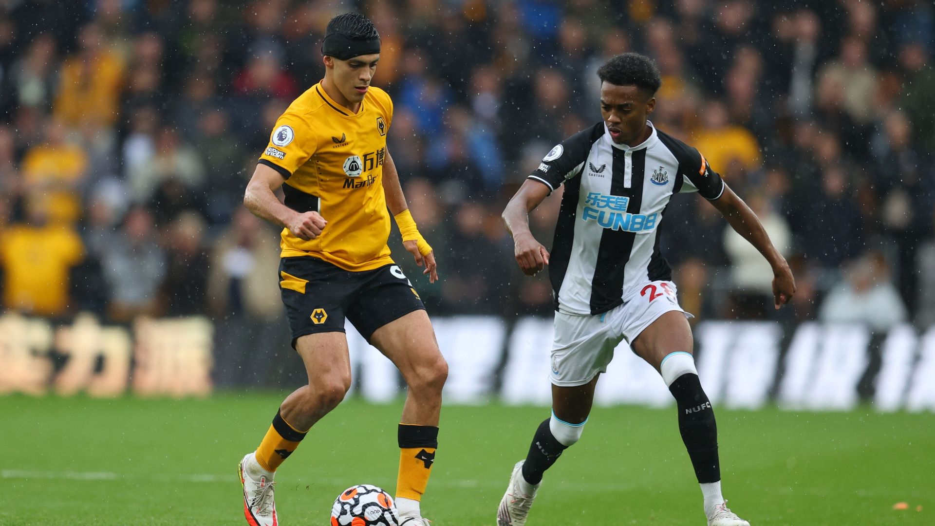Raúl Jiménez Wolves Newcastle