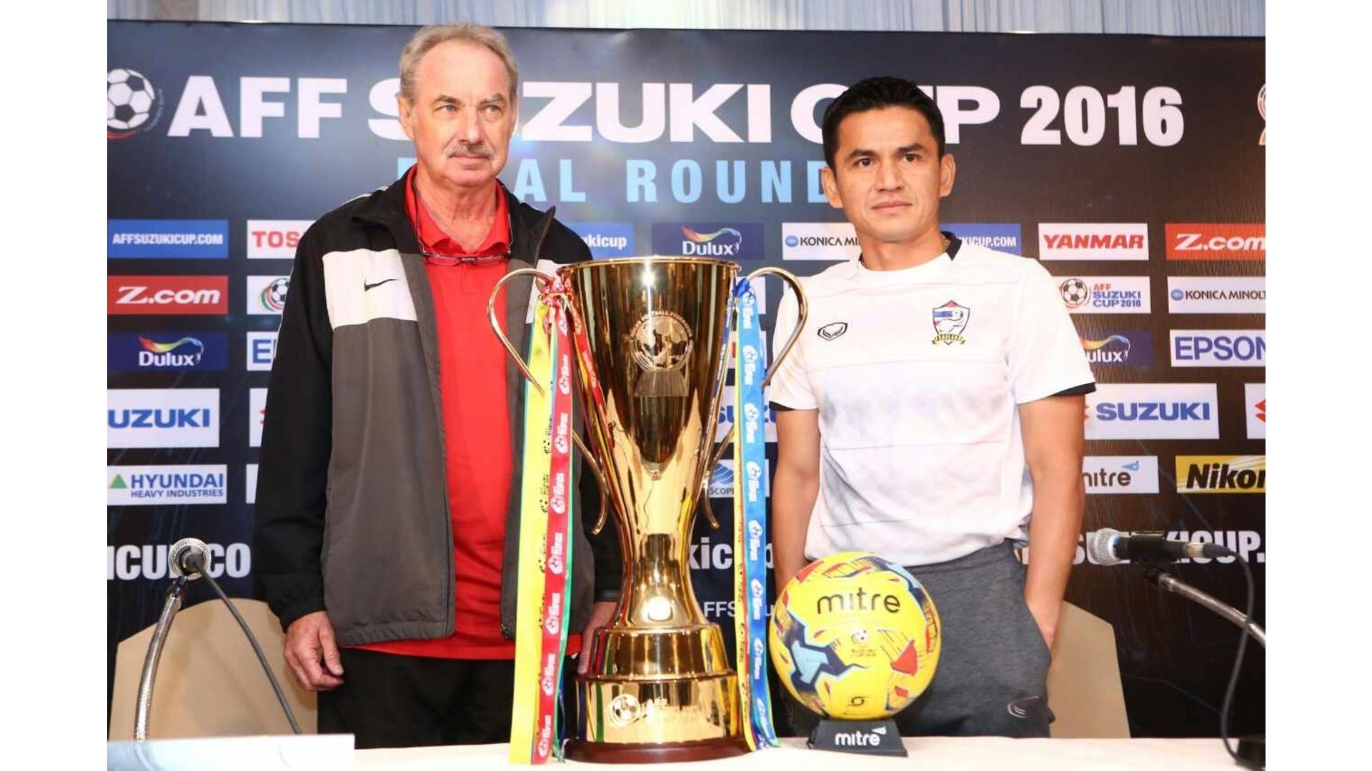 Senamuang Thailand & Alfred Riedl Indonesia