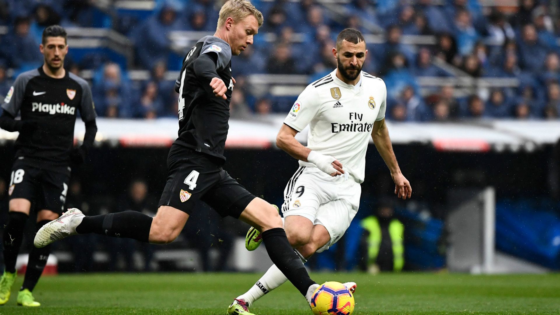 BENZEMA KJAER REAL MADRID SEVILLA LALIGA